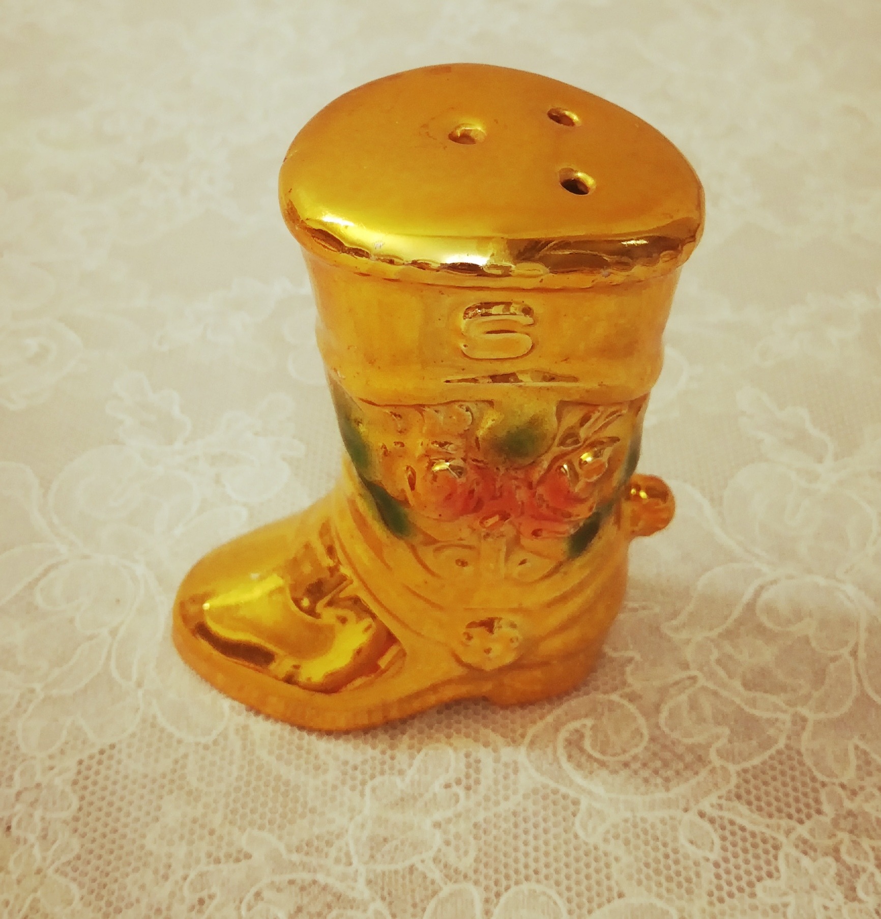 نمکدان طلایی چکمه ای