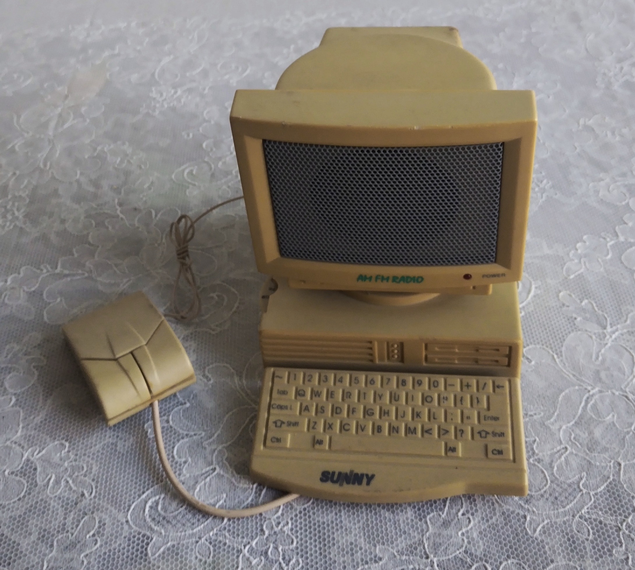 رادیو قدیمی طرح کامپیوتر