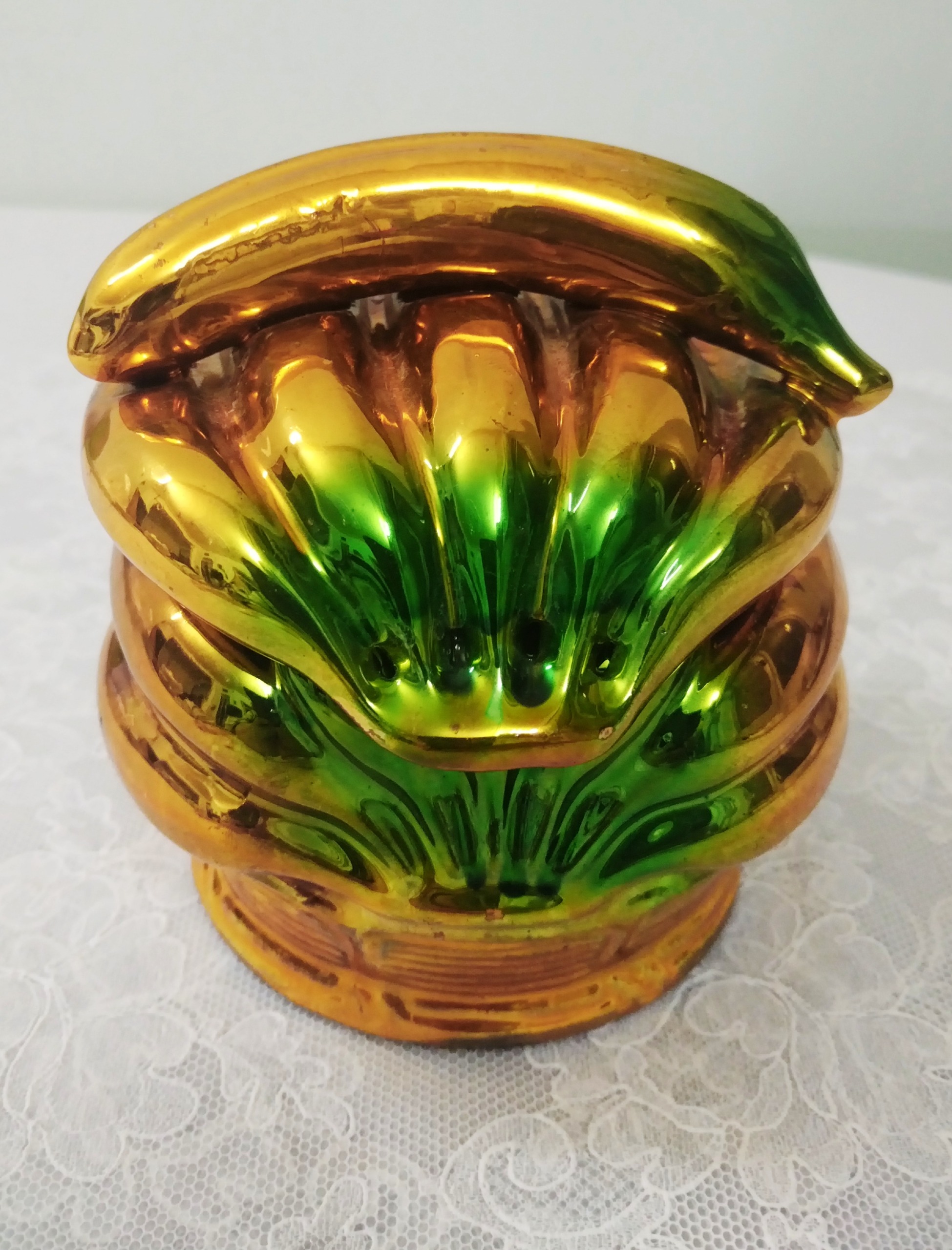 شکلات خوری قدیمی طلایی