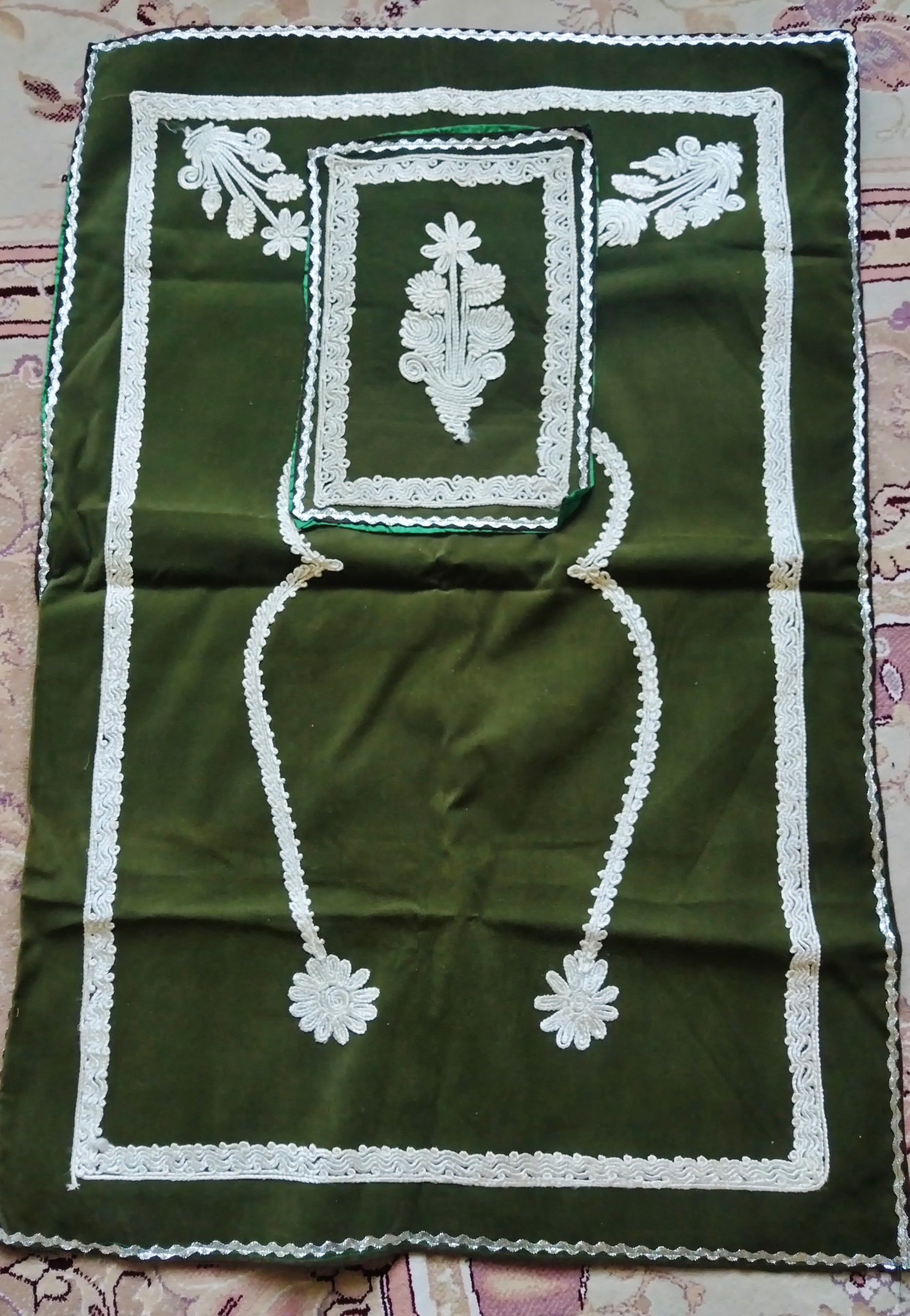 سجاده قدیمی جیر ( توضیحات)