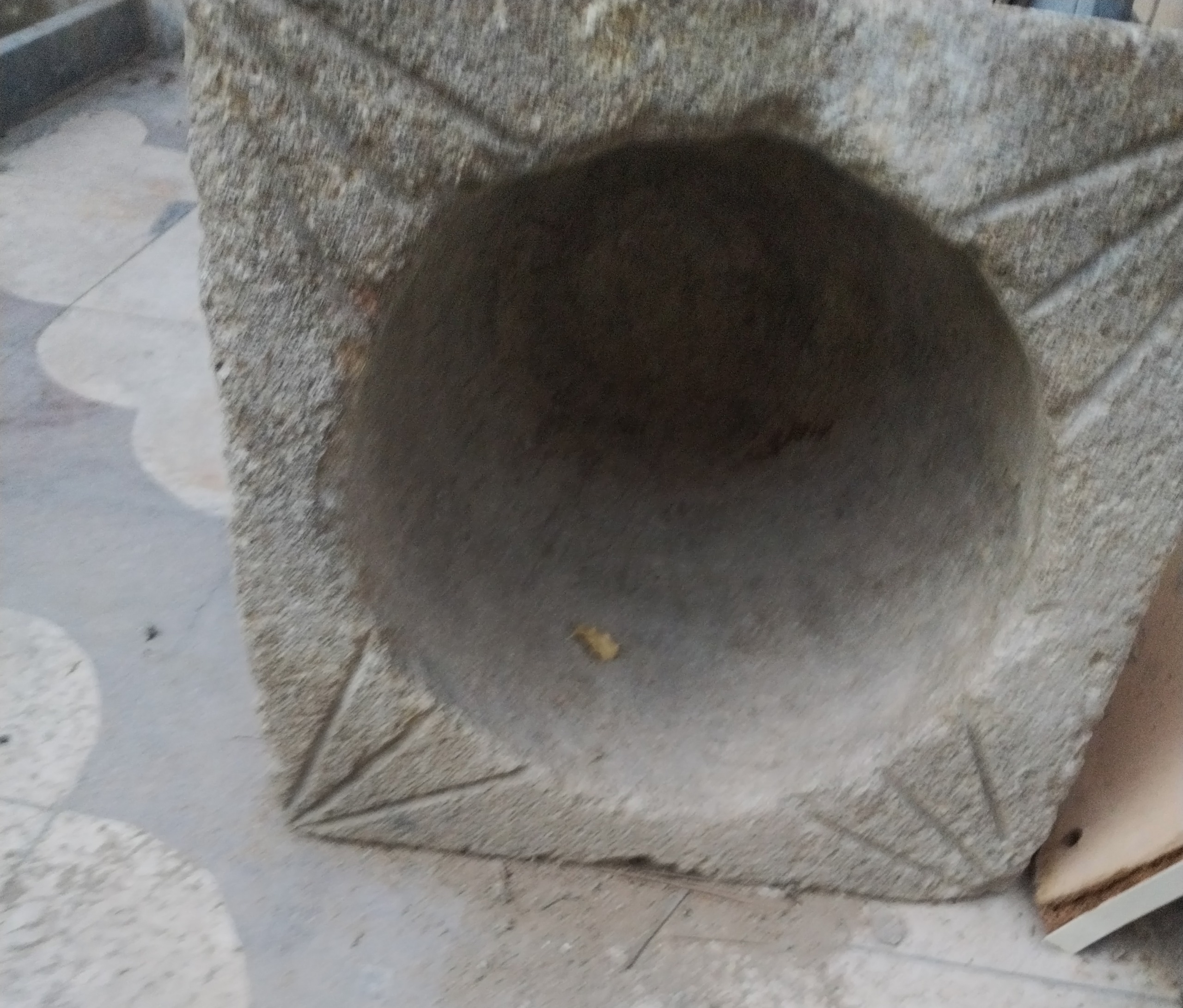 هاون سنگی قدیمی