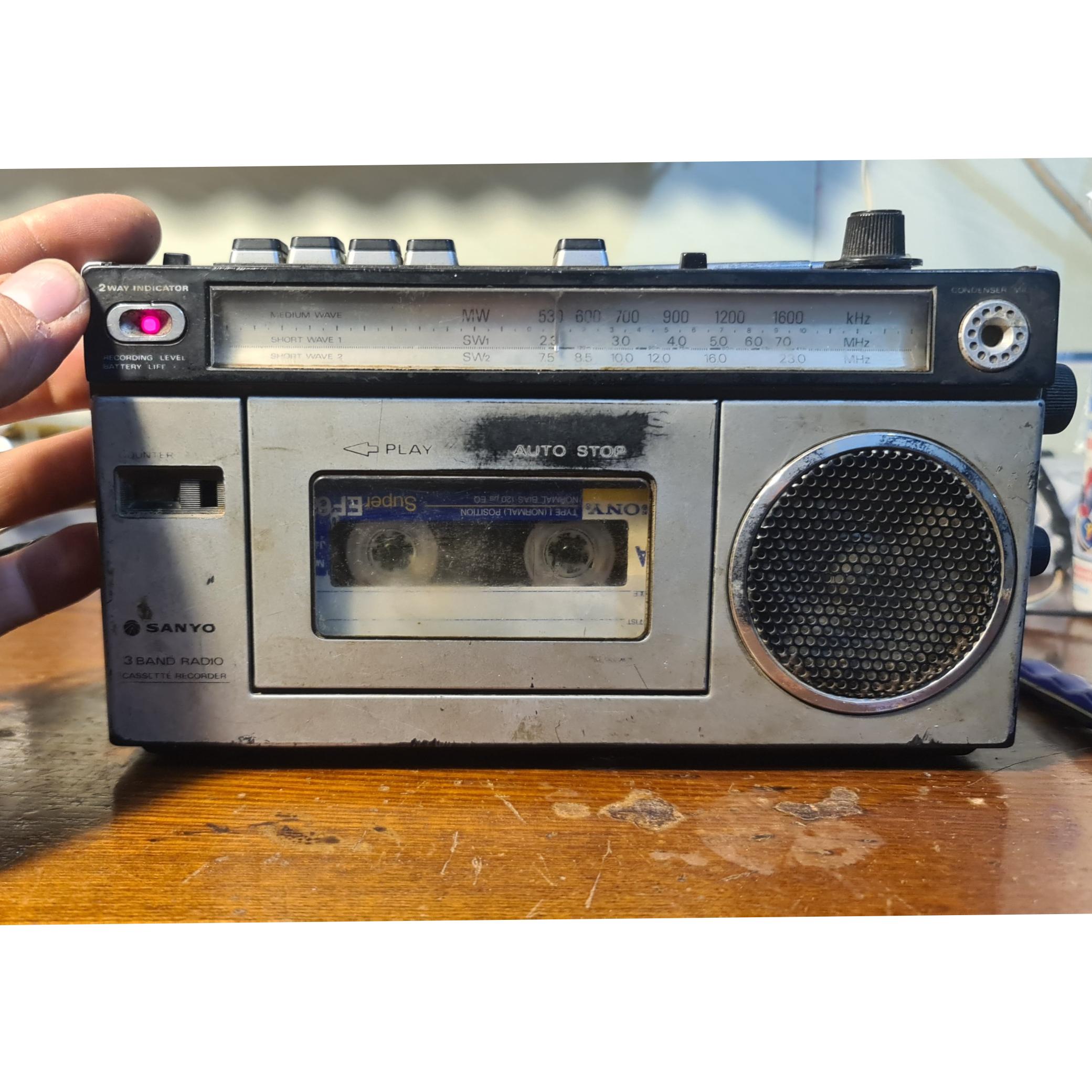 رادیو ضبط قدیمی ژاپن