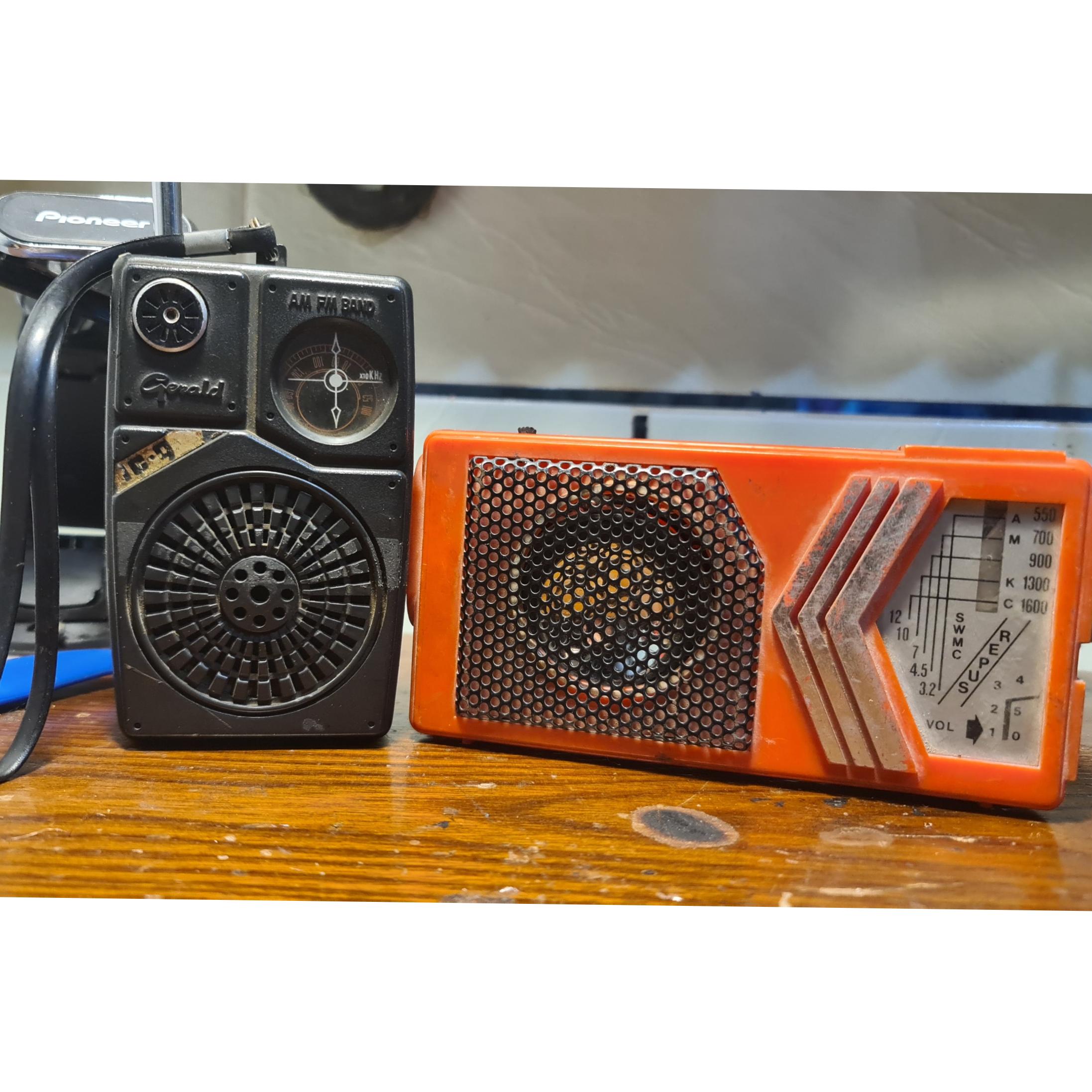 دو عدد رادیو قدیمی