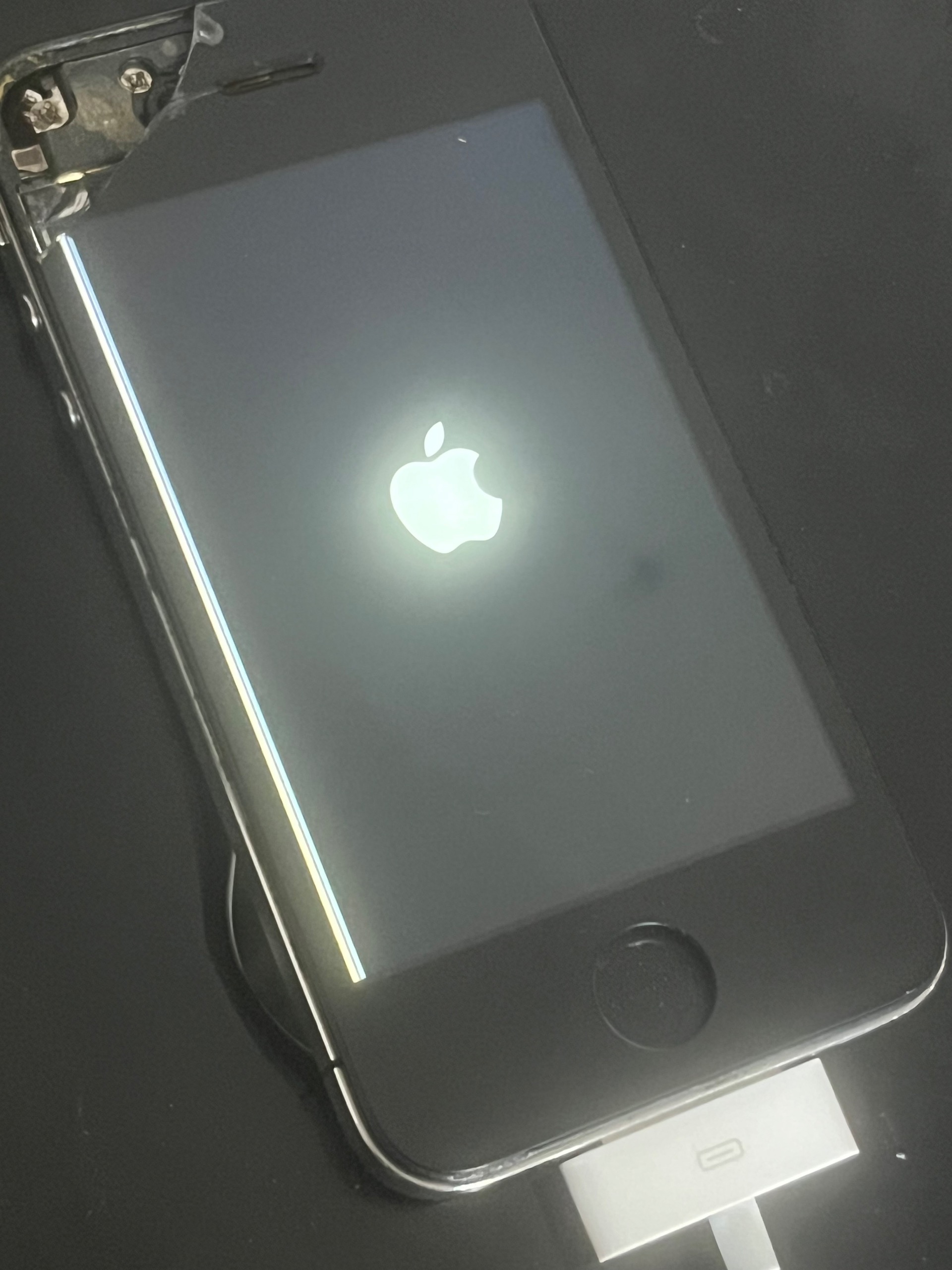 Apple iPhone 4s روشن