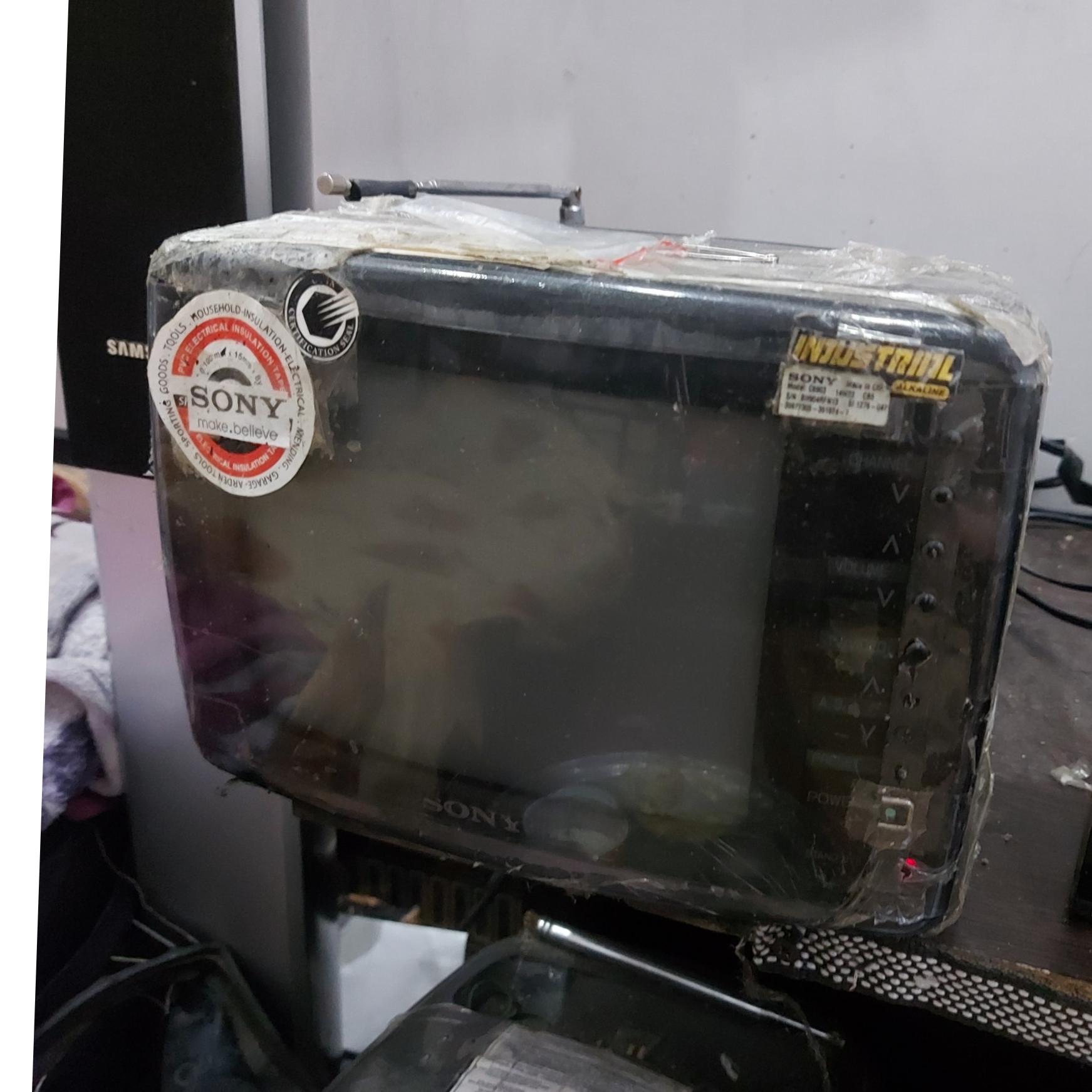 تلویزیون نایاب نایاب سونی اصل رنگی 7اینچ