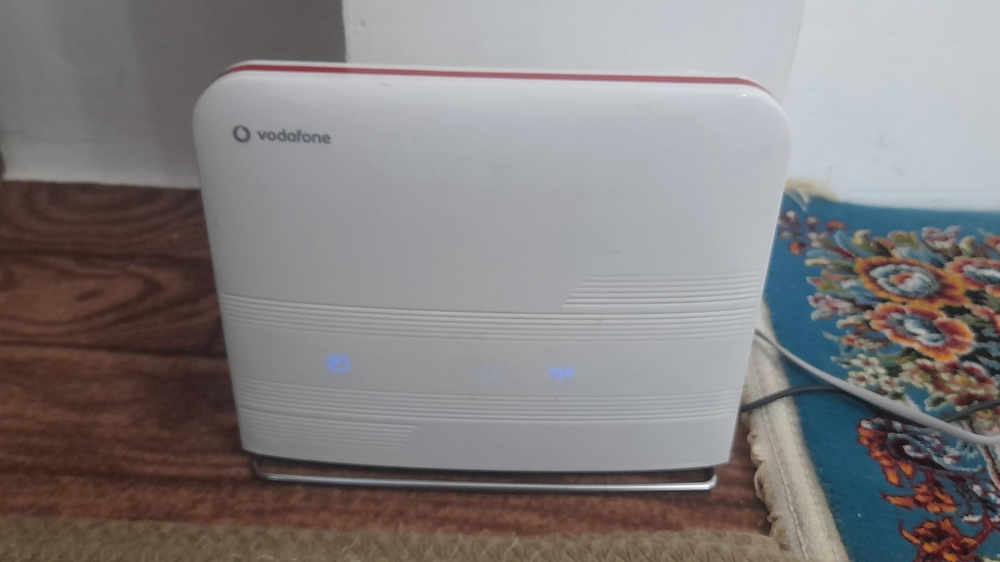 مودم وای فای وادفون مدل HG553 ابر مودم