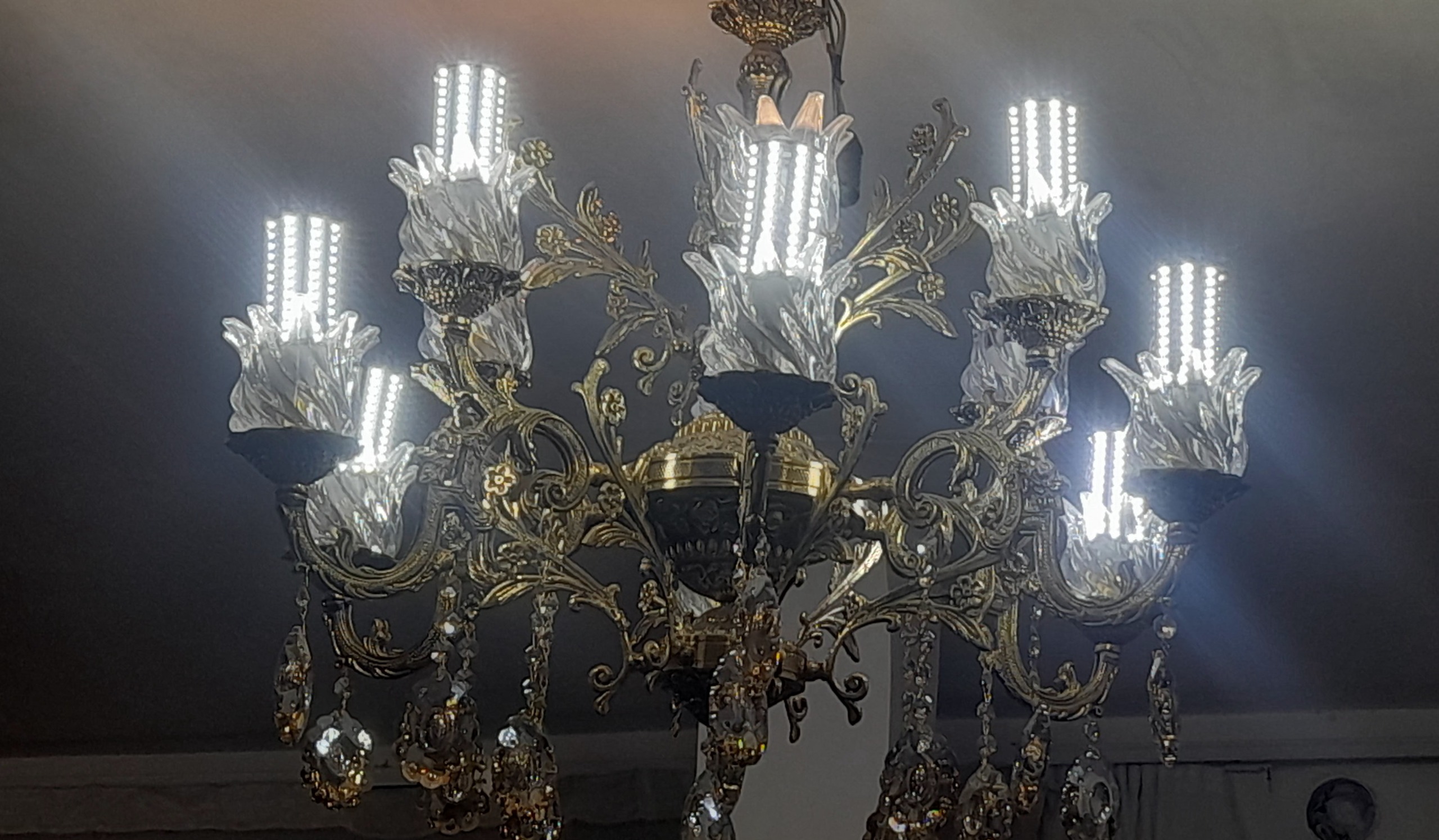 لامپ تزئینی و پر نور لوستر