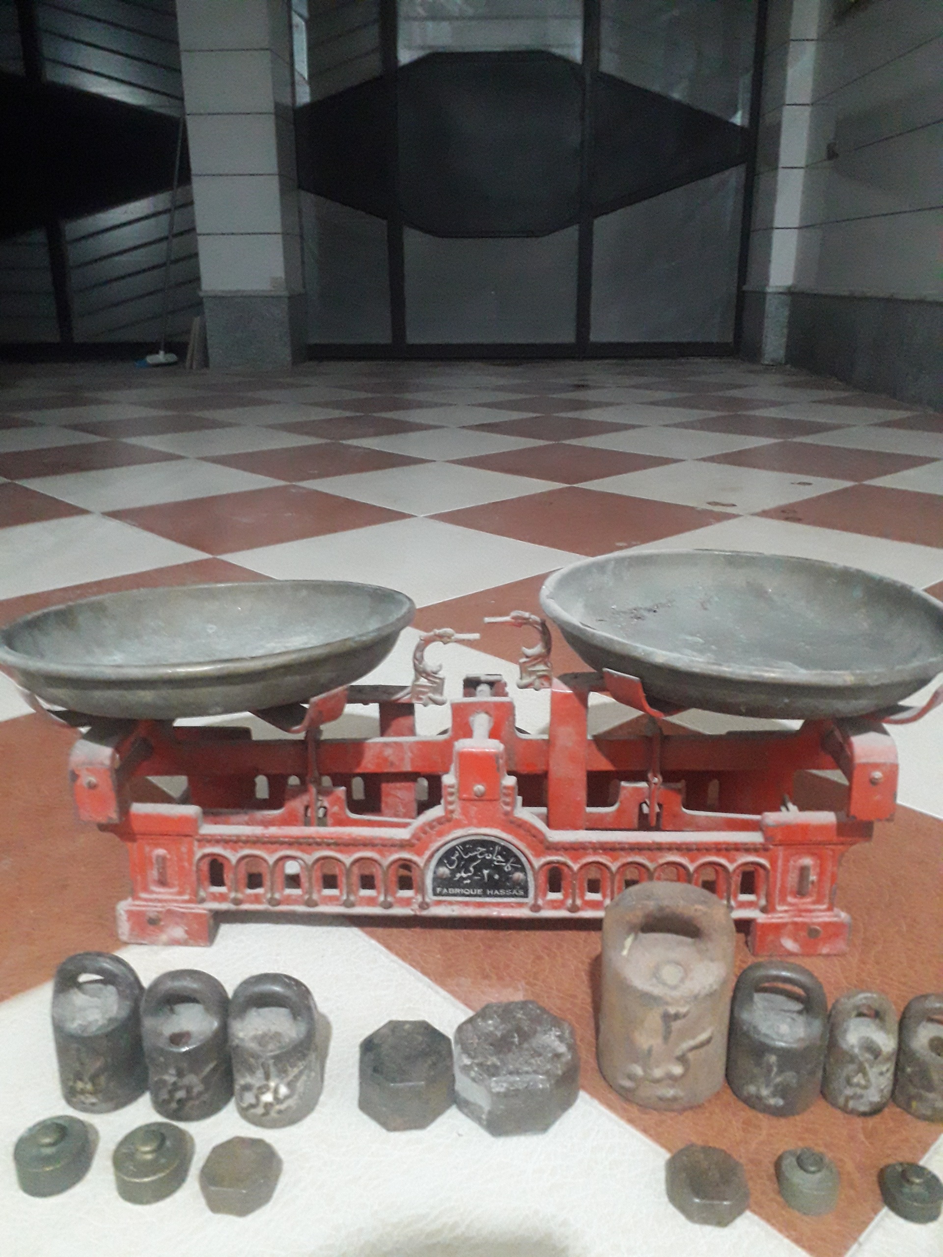 ترازوی آنتیک دو کفه قدیمی و آنتیک