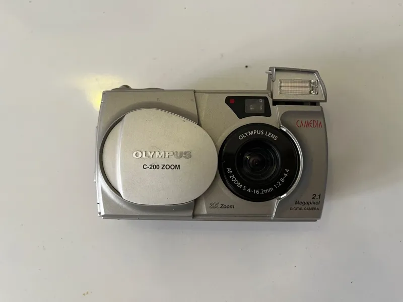 دوربین دیجیتال olympus c 200 zoom
