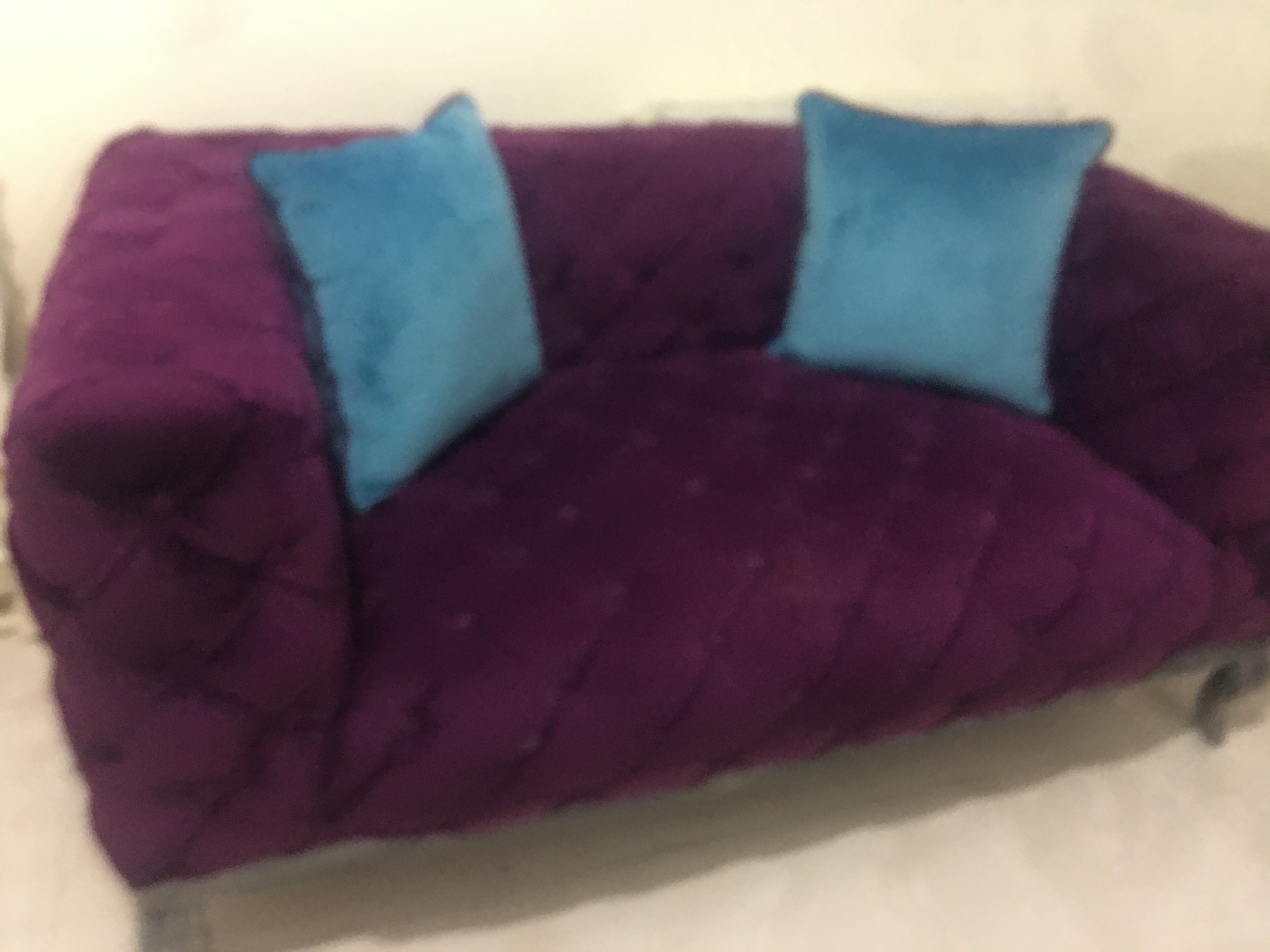 مبل کاناپه دو نفره مدل چستر رنگ بنفش