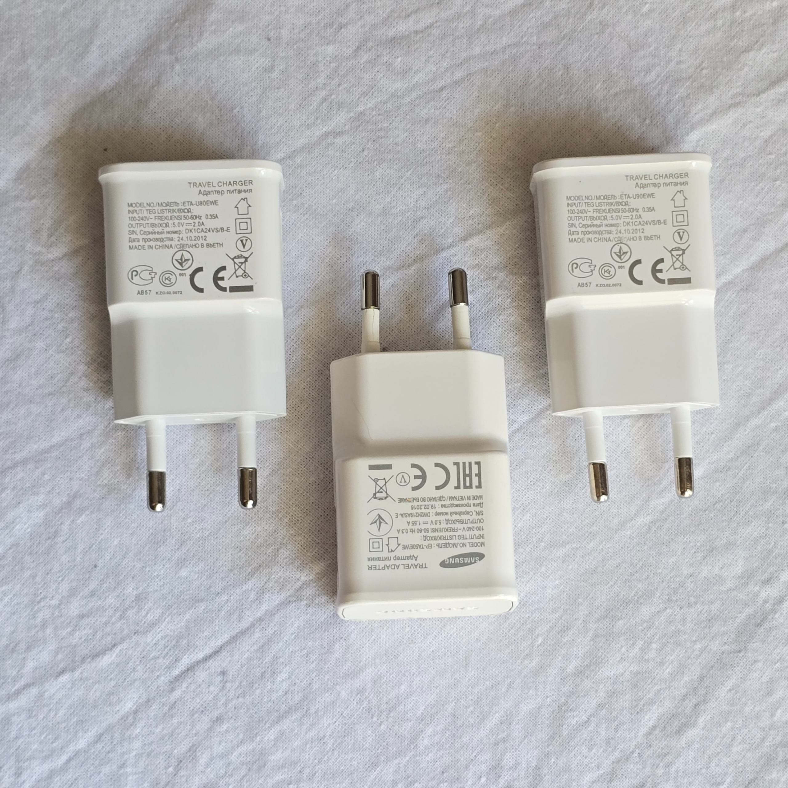 3 عدد شارژر موبایل