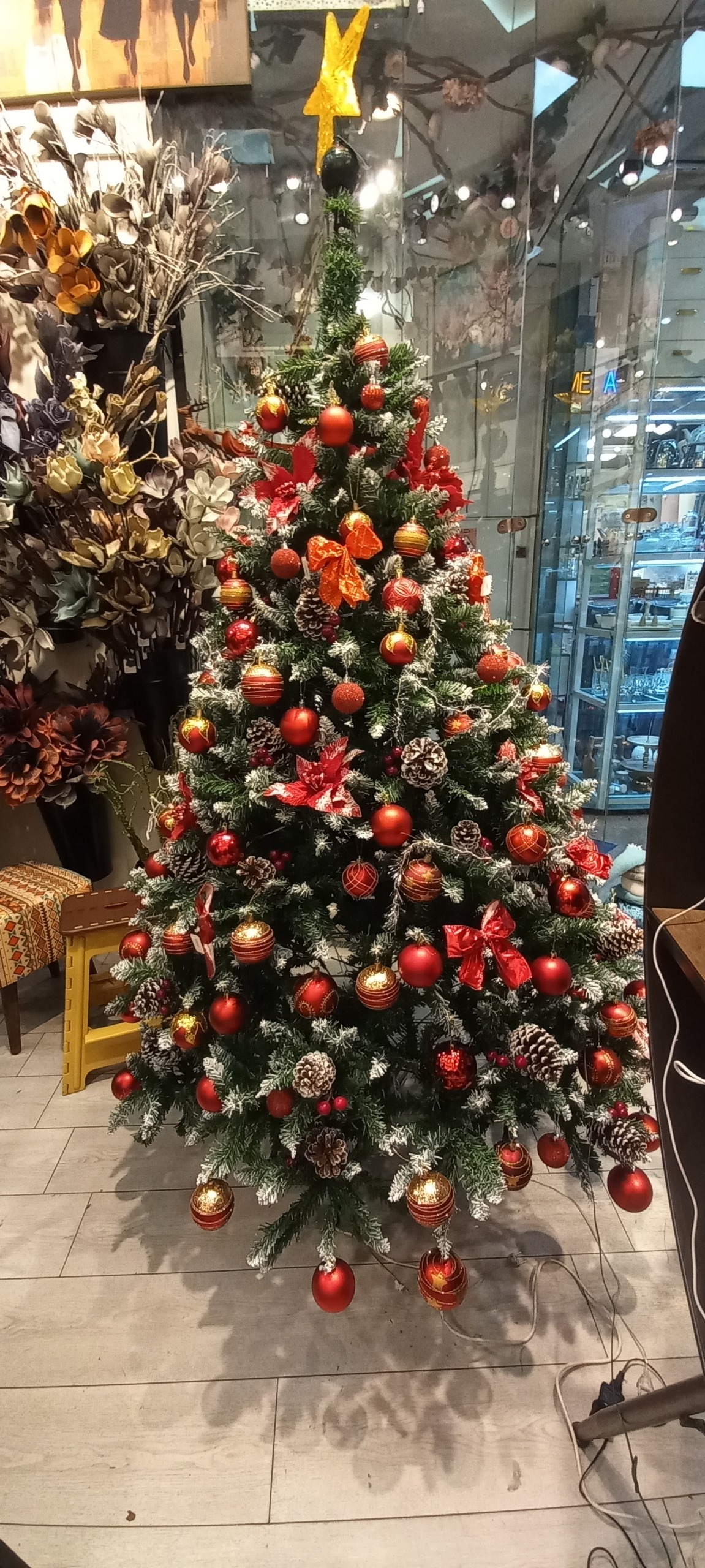 درخت کریسمس تزیین شده