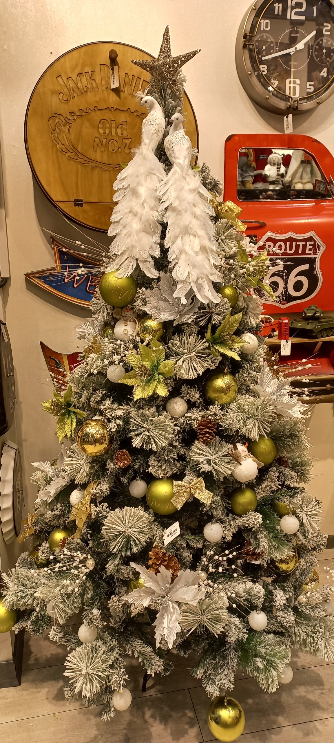 درخت کریسمس تزیین شده