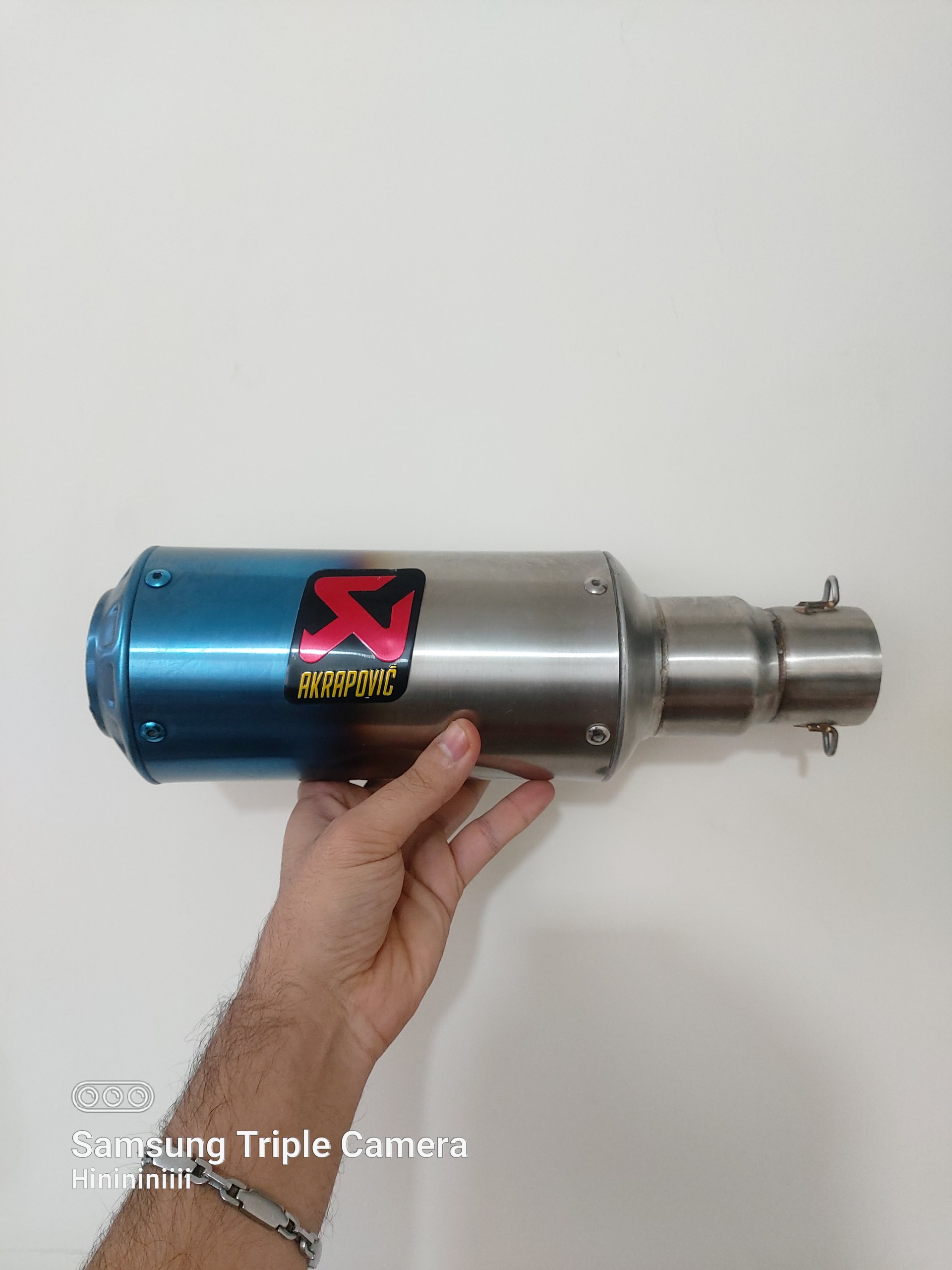 منبع اگزوز قهرمانی برند AKRAPOVIC
