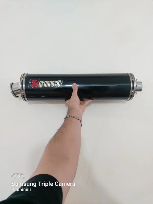 منبع اگزوز قهرمانی برند AKRAPOVIC سایز بزرگ