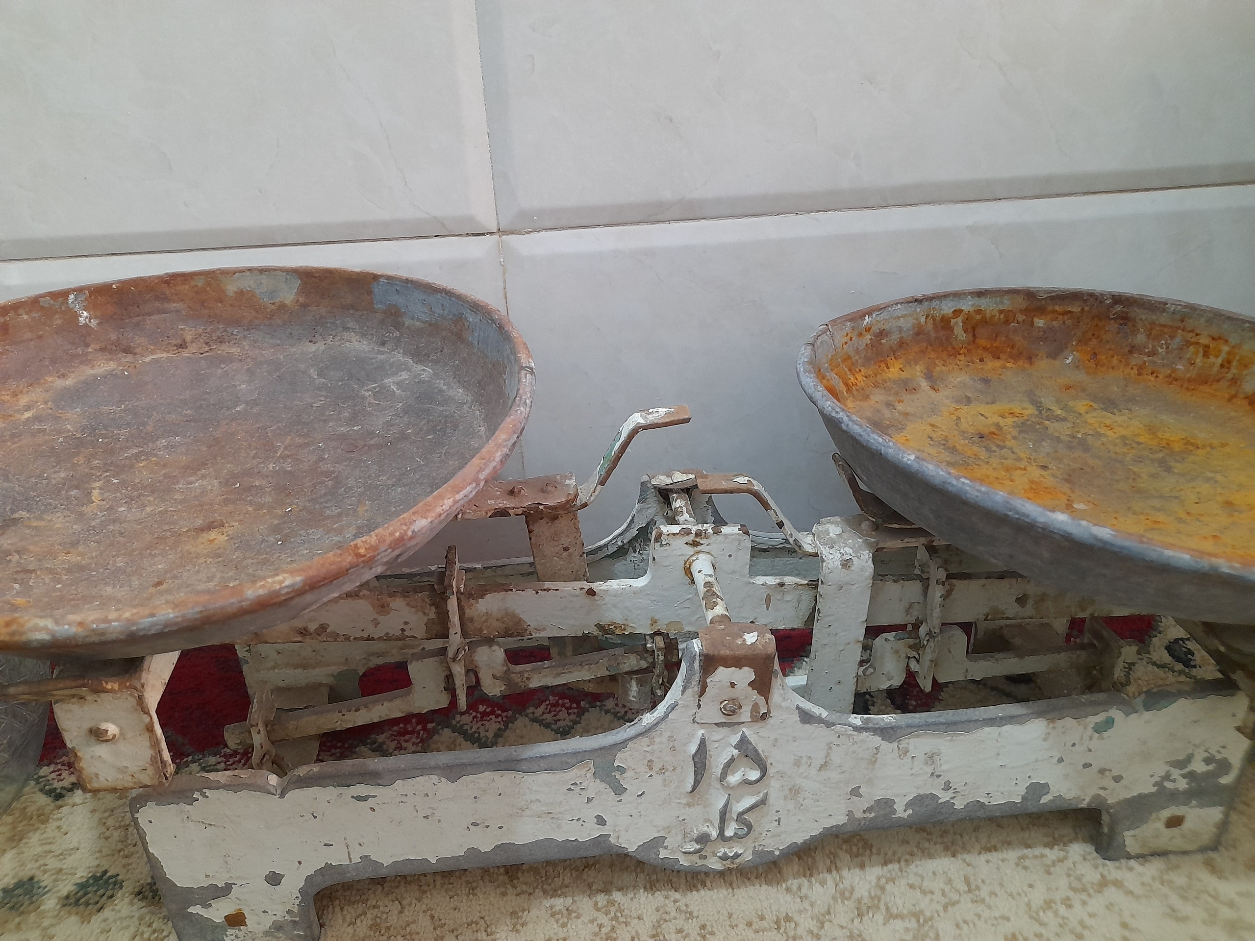 ترازو دوکفه قدیمی ترازو