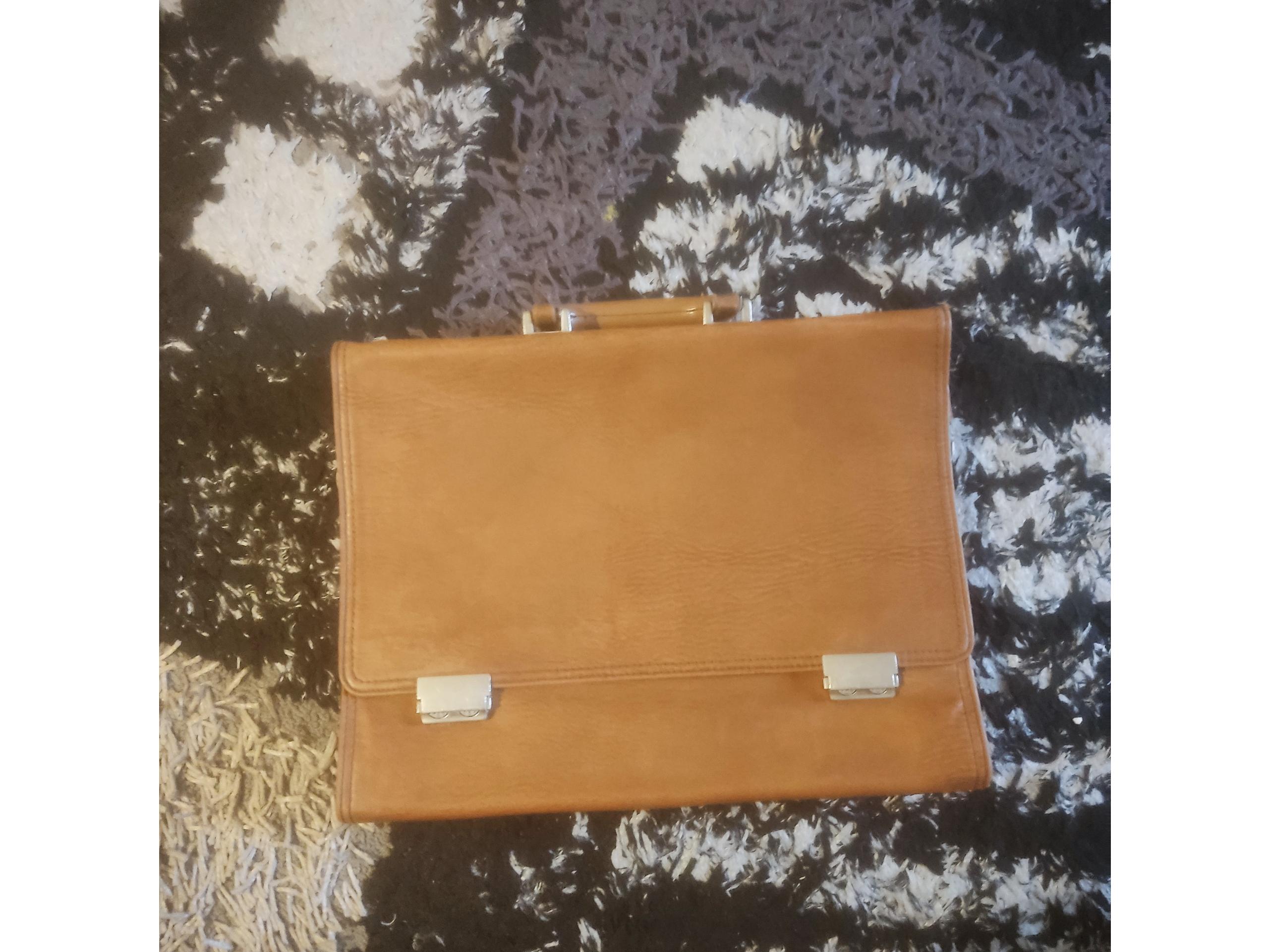 مزایده کیف اداری چرمی مردانه نهادین آرماناست