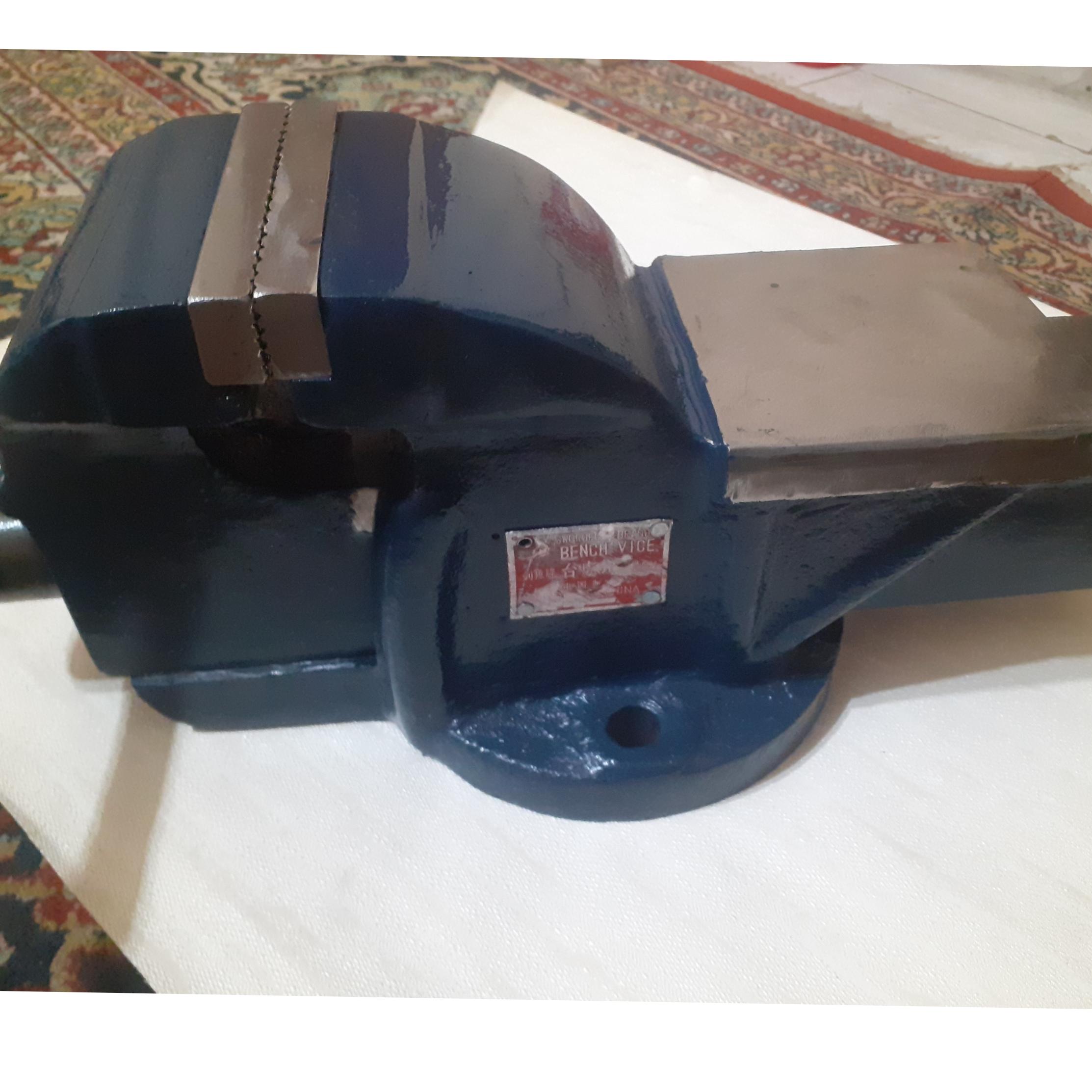 گیره رومیزی سندان دار