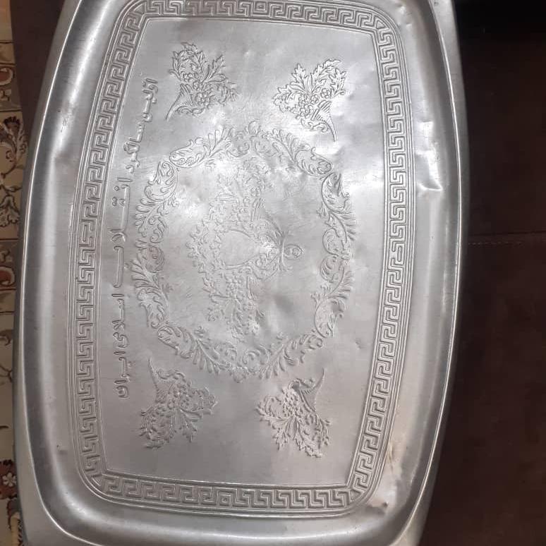 سینی قدیمی با حکاکی