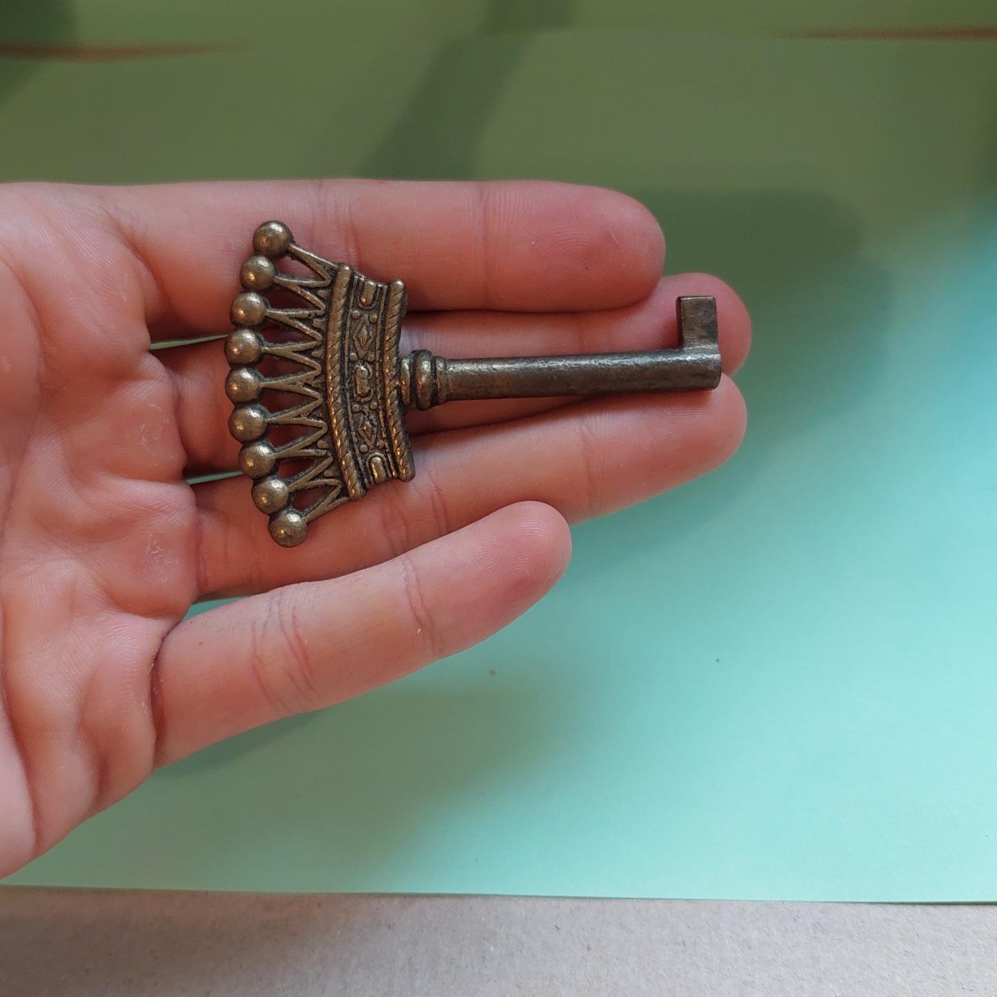 کلید گاوصندوق طرج تاج