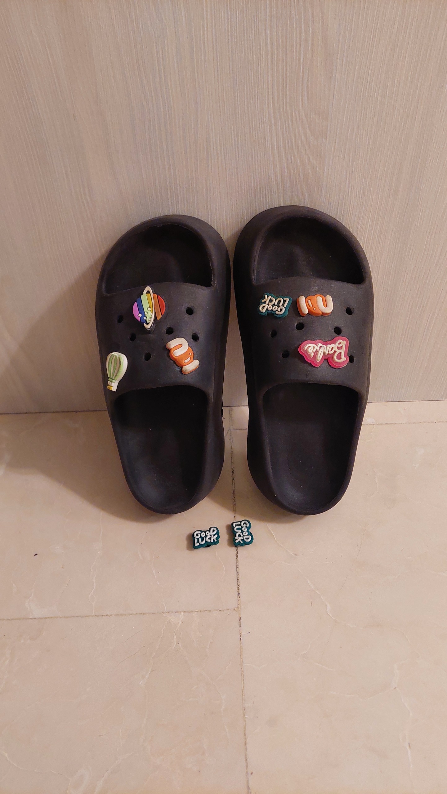 کراکس زنانه رنگ مشکی سایز 37 و 38