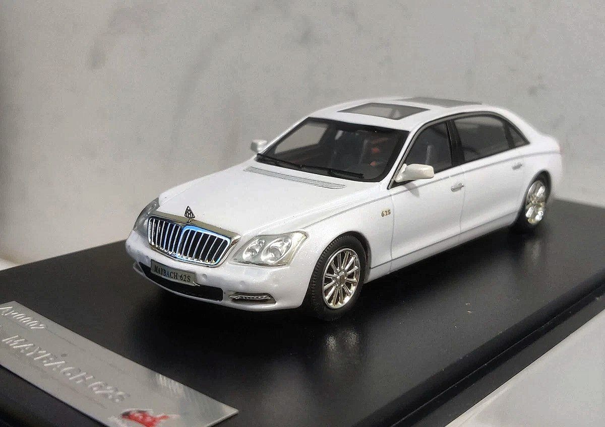 ماشین کلکسونی 1/43 بنز میباخ مرسدس 62S