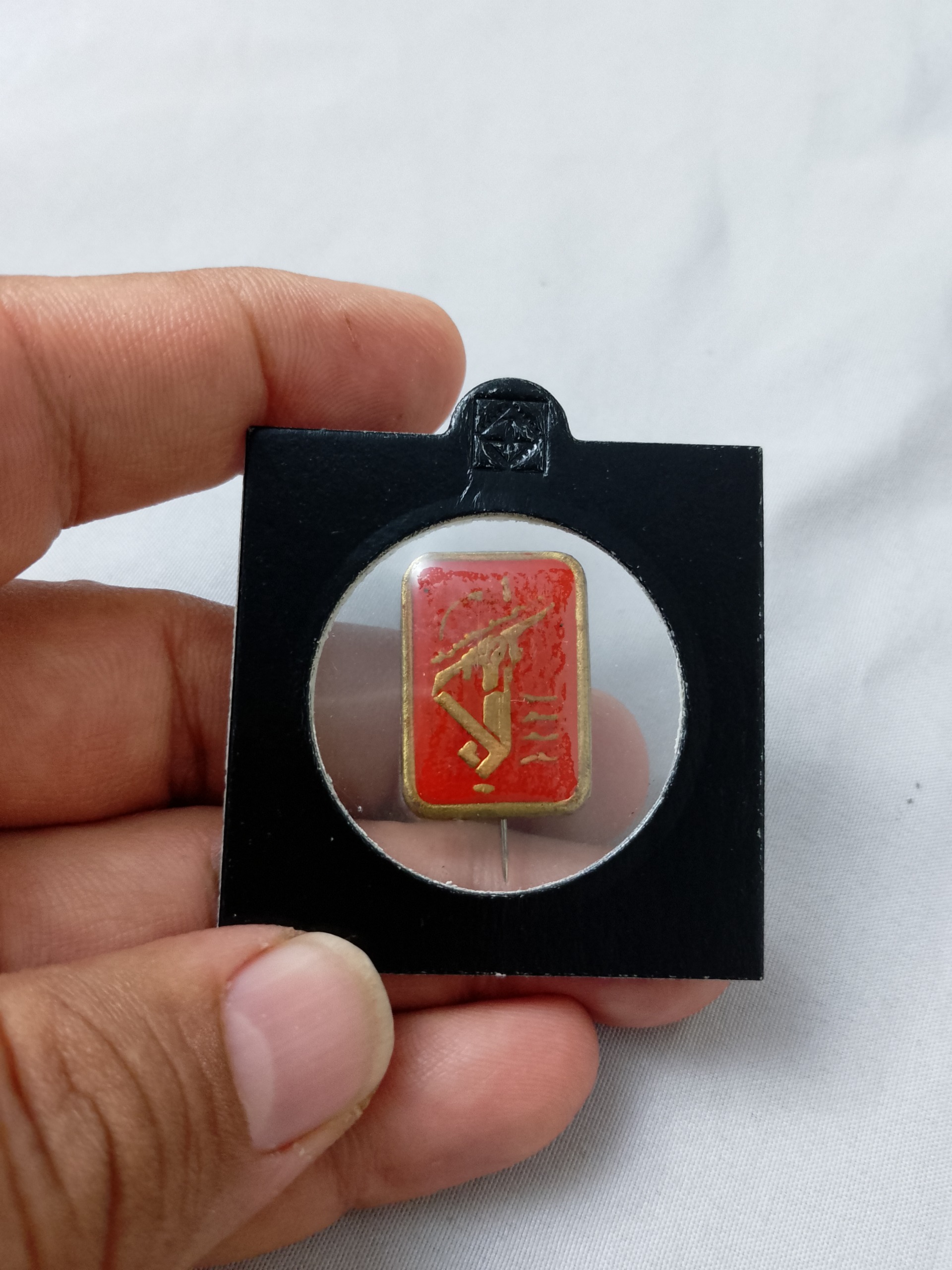 بج سینه سوزنی سپاه پاسداران - کمیاب - قرمز