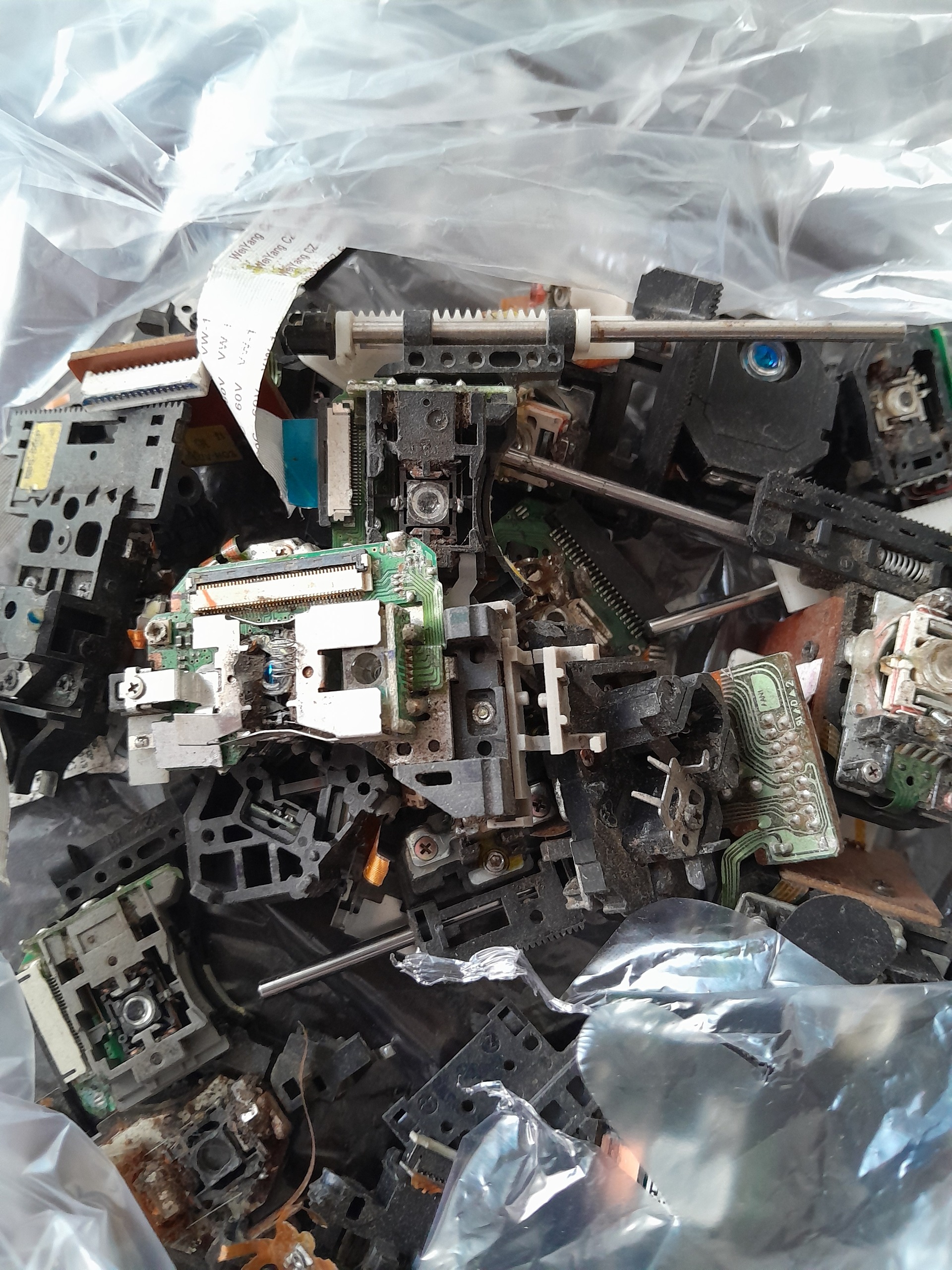 فروش 54 کیلو ضایعات لنز جهت آهنربا نئودیوم