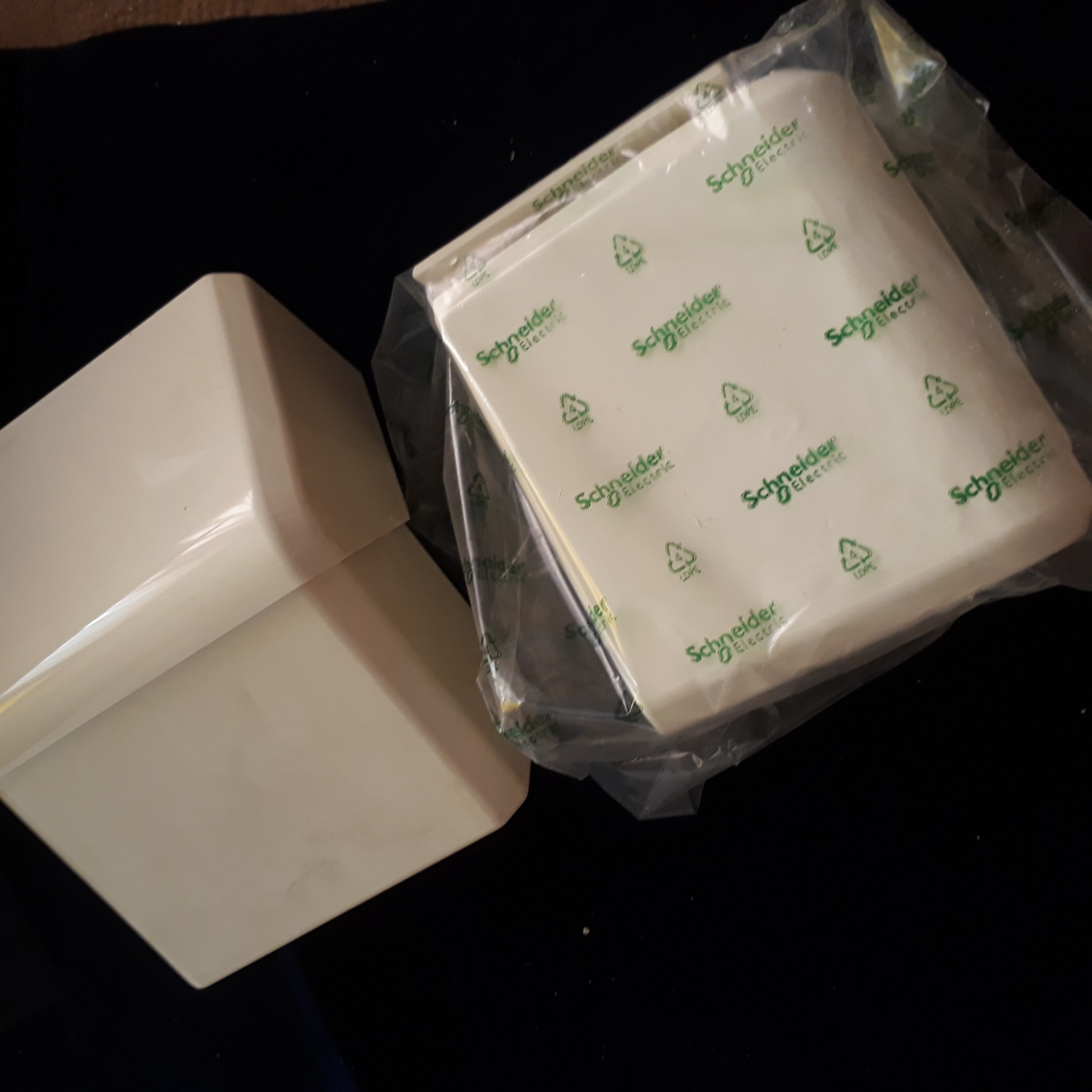 ترانک شبکه اشنایدر ترانک اشنایدر از هر کدام 5 عدد