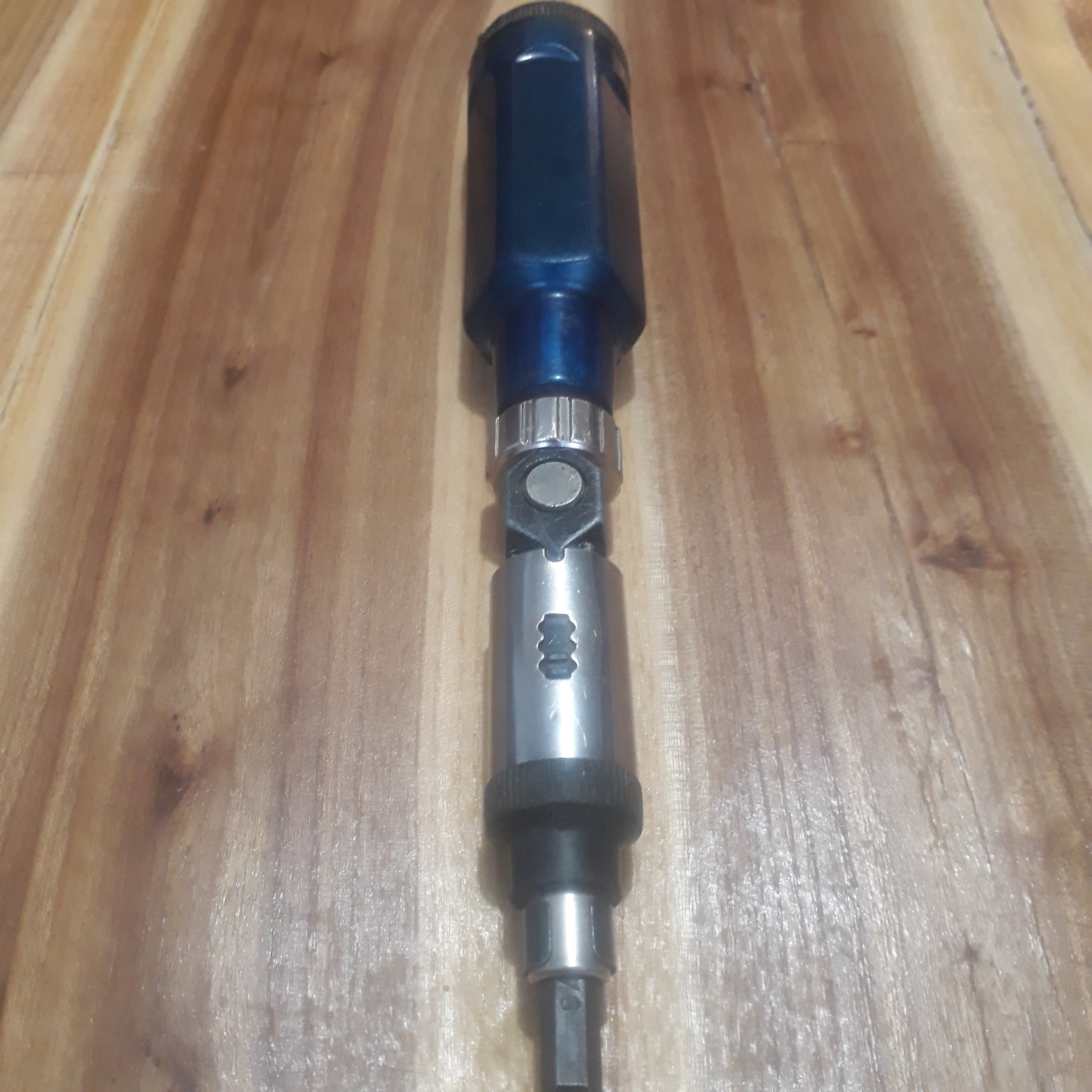 پیچ گوشی جغجغه ای و پیچ گوشتی با ساده