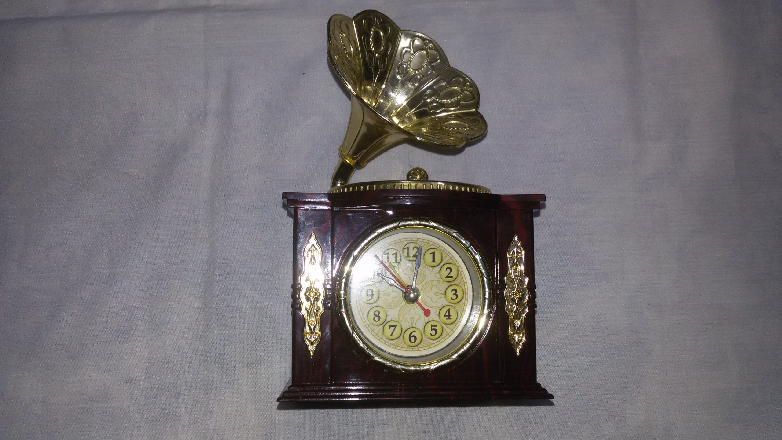 ساعت رومیزی زنگ دار Q1