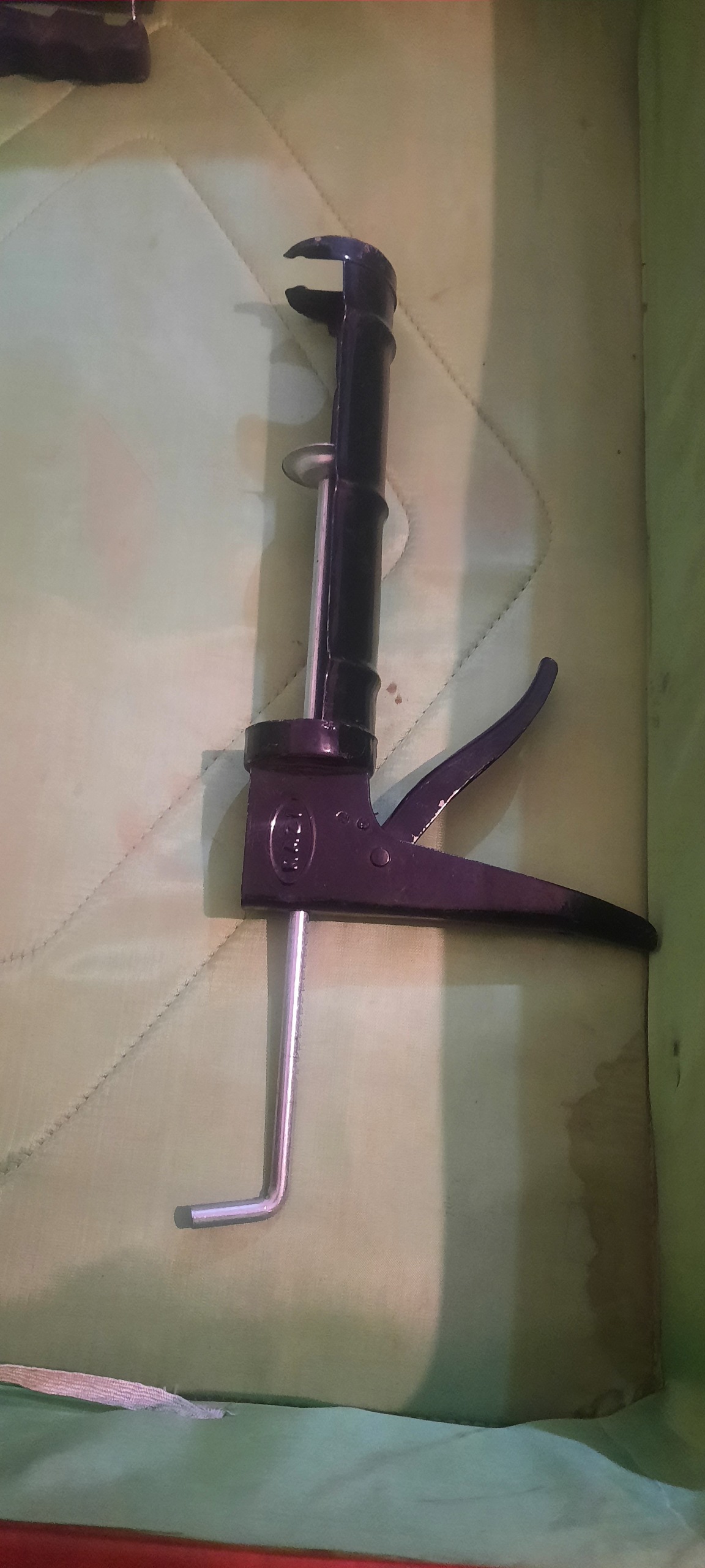 تفنگی چسب فلزی