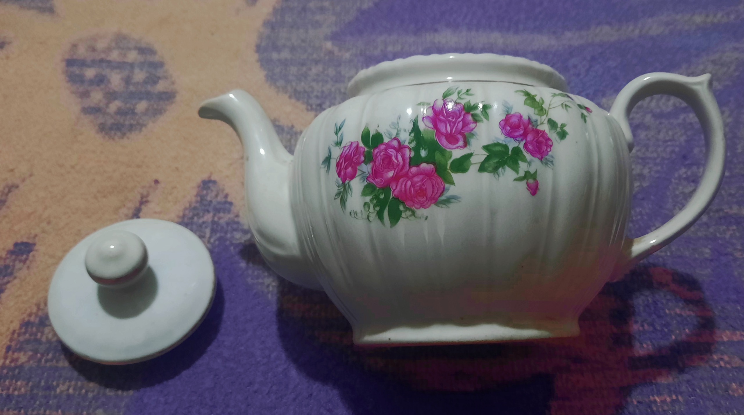 قوری گل سرخی قدیمی