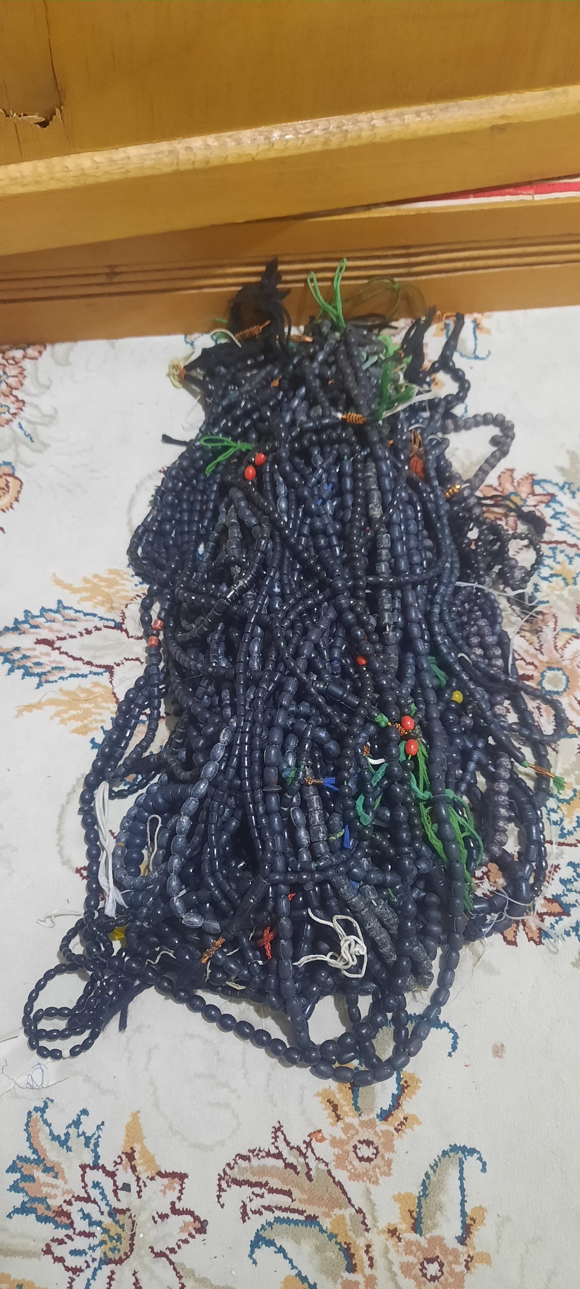 تسبیح مشکی قدیمی توضیحات