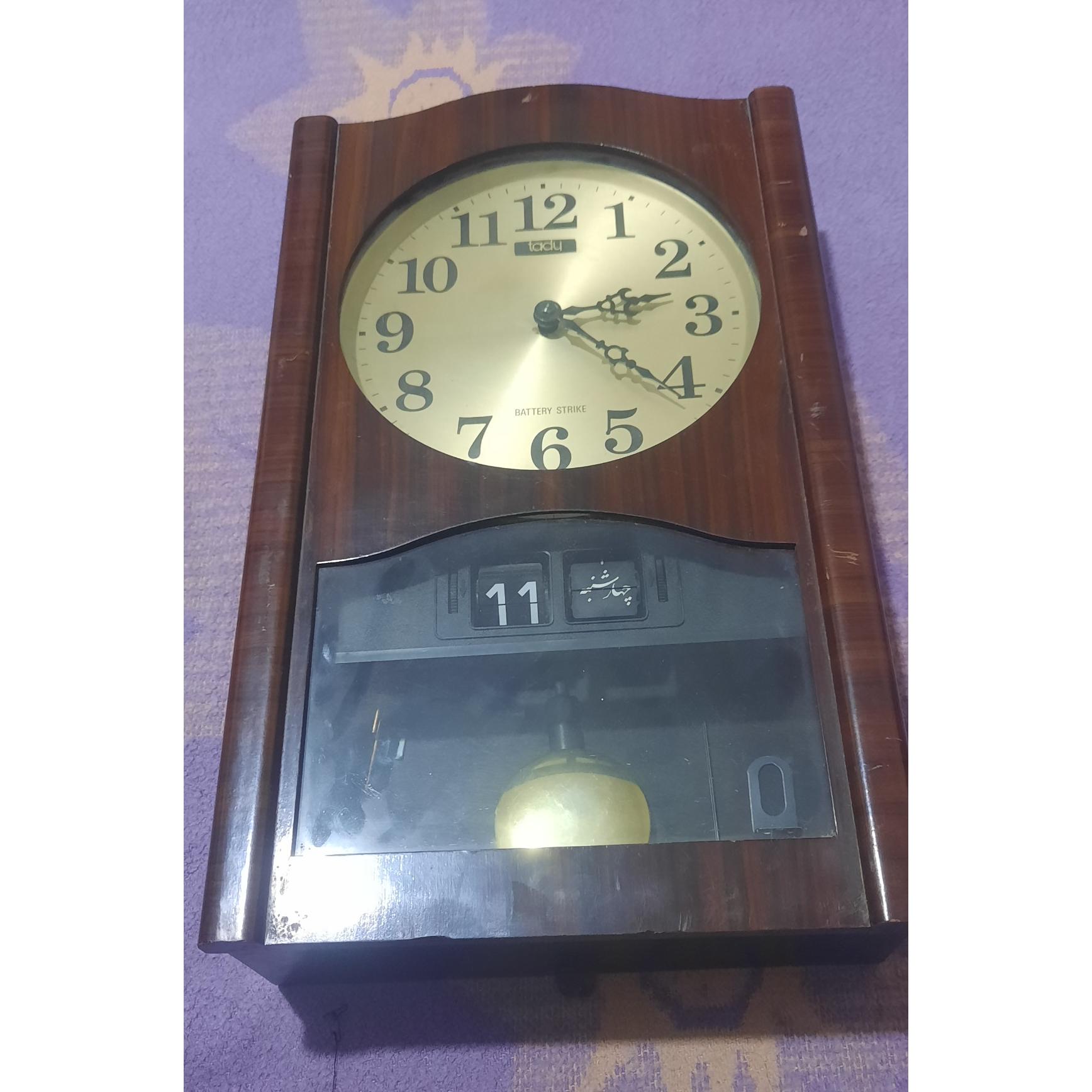 ساعت دیواری مارک tadu (نیازمند سرویس)