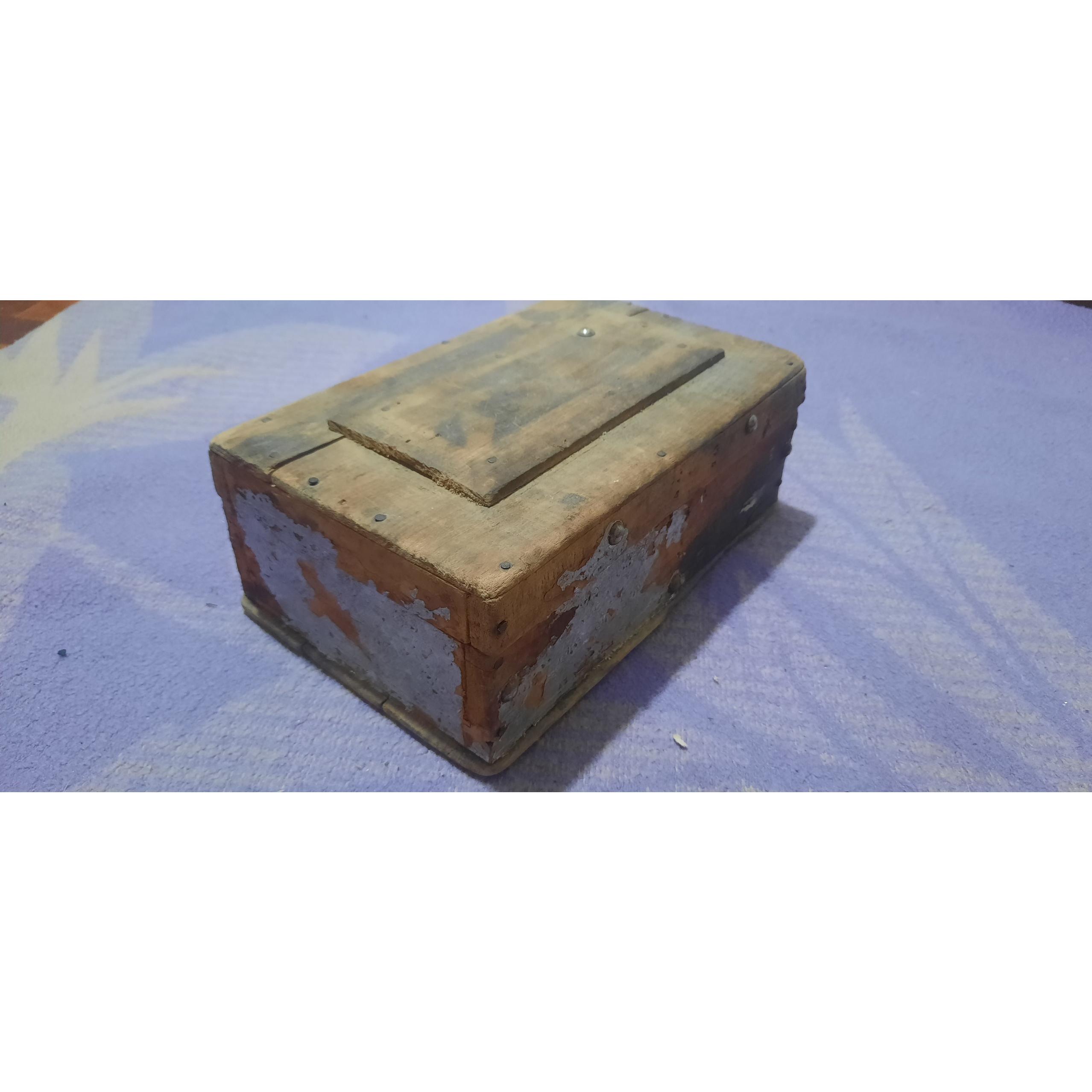 صندوقچه دست ساز تقریبا قدیمی