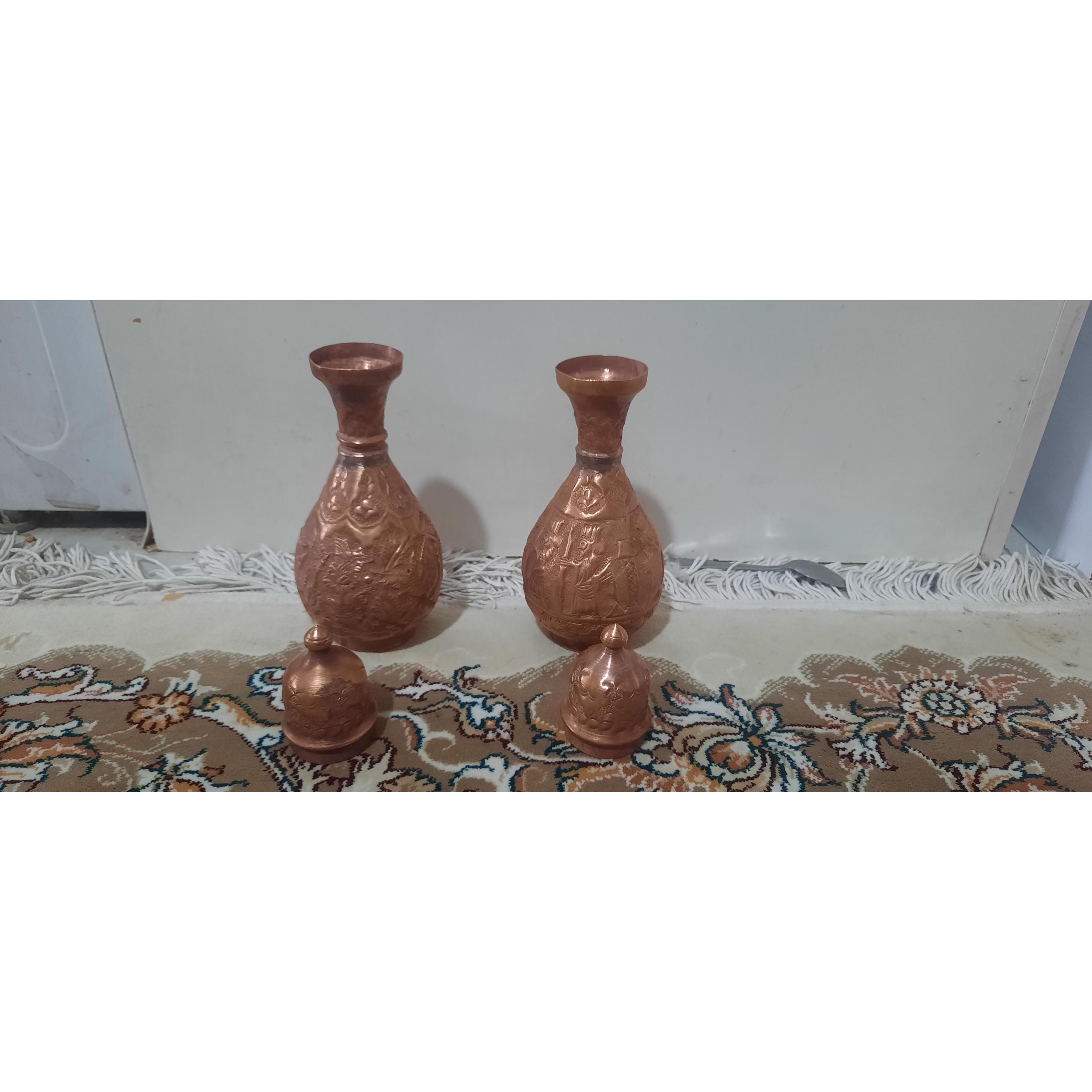 تنگ دردار قدیمی مسی قدیمی و انتیک جفت نیستند