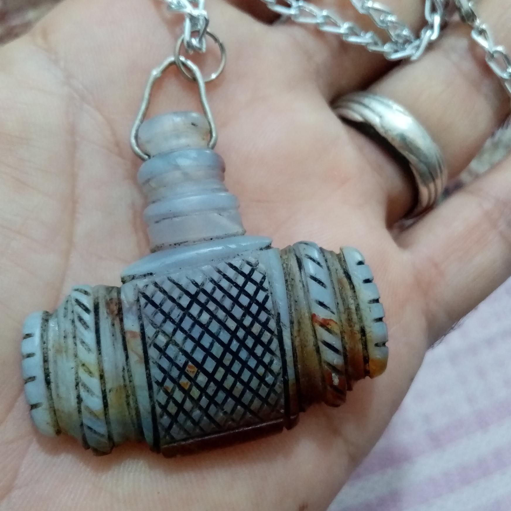 عقیق سوسنی کیفی