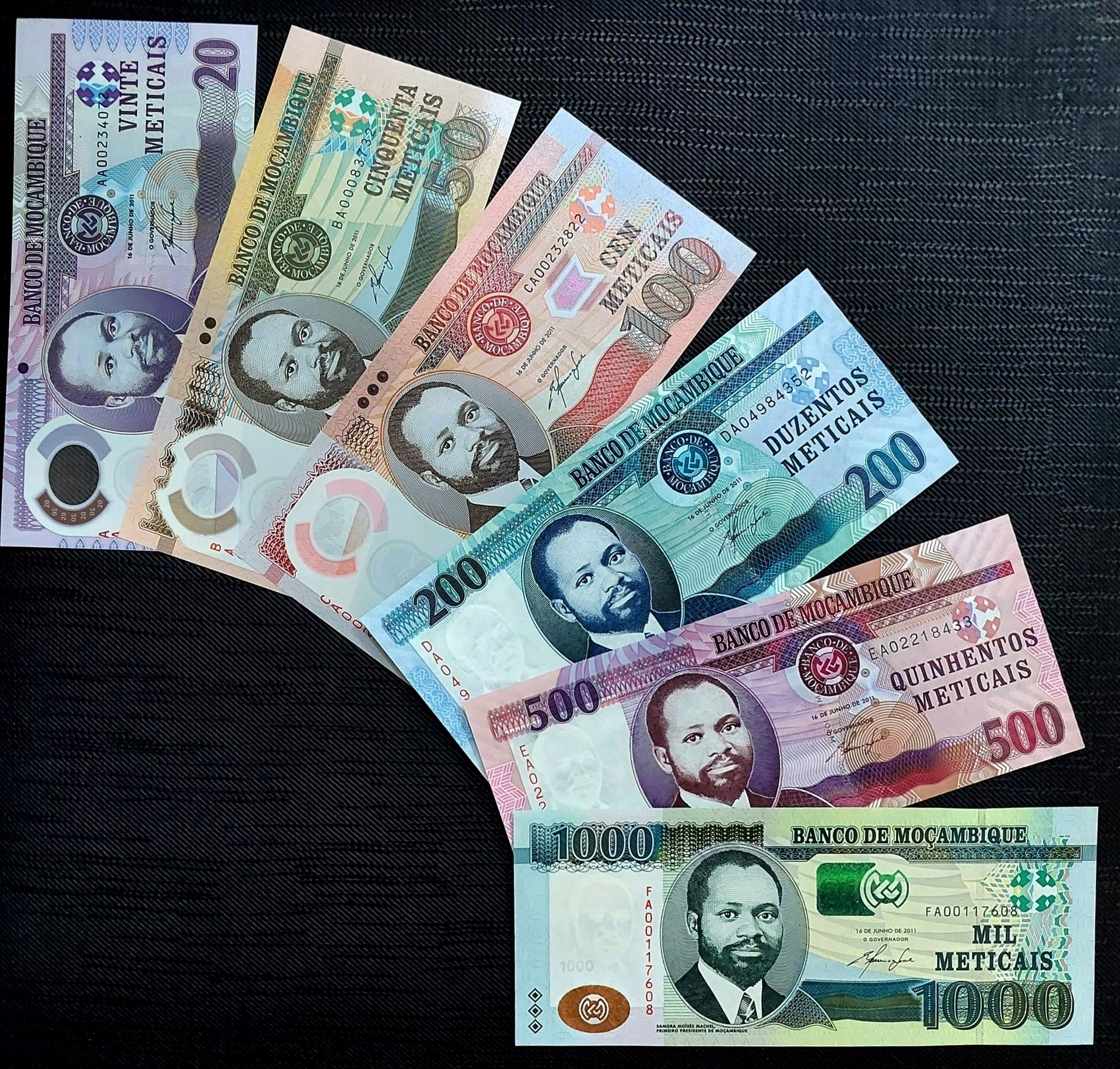 ست کامل اسکناس متیکال موزامبیک 2011