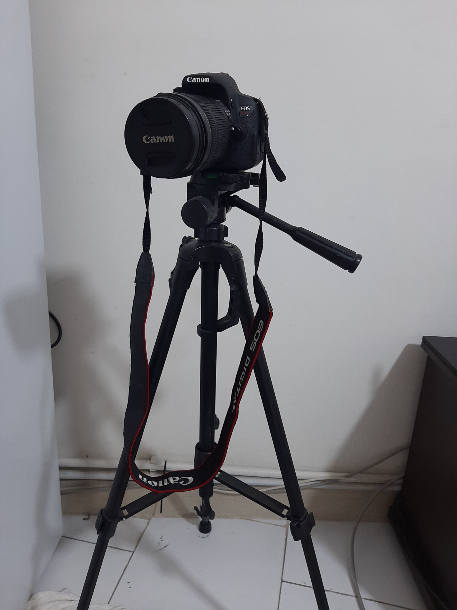 دوربین عکاسی  canon eos kiss x7i