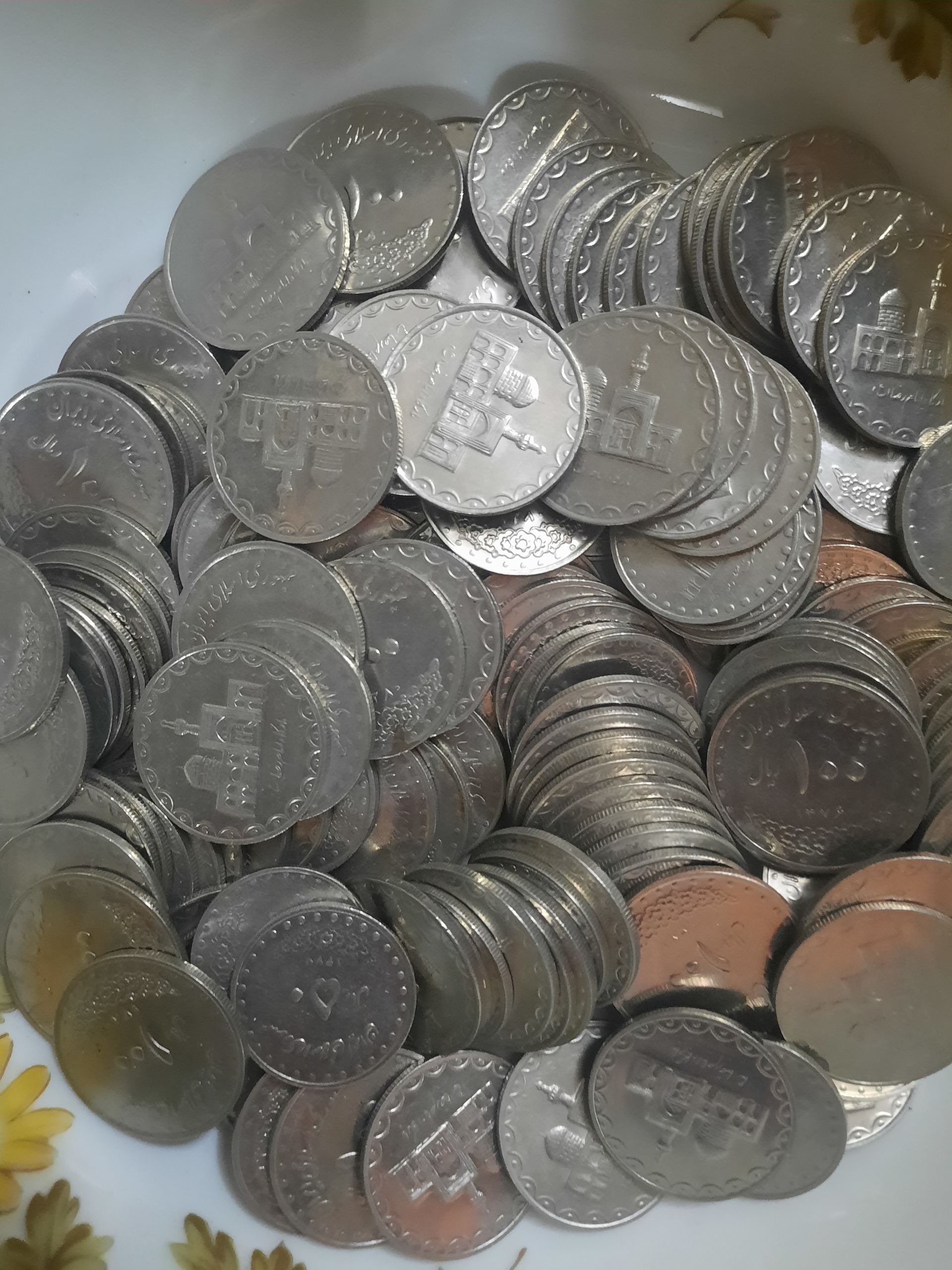 5 کیلو سکه 10 تومانی بارگاهی