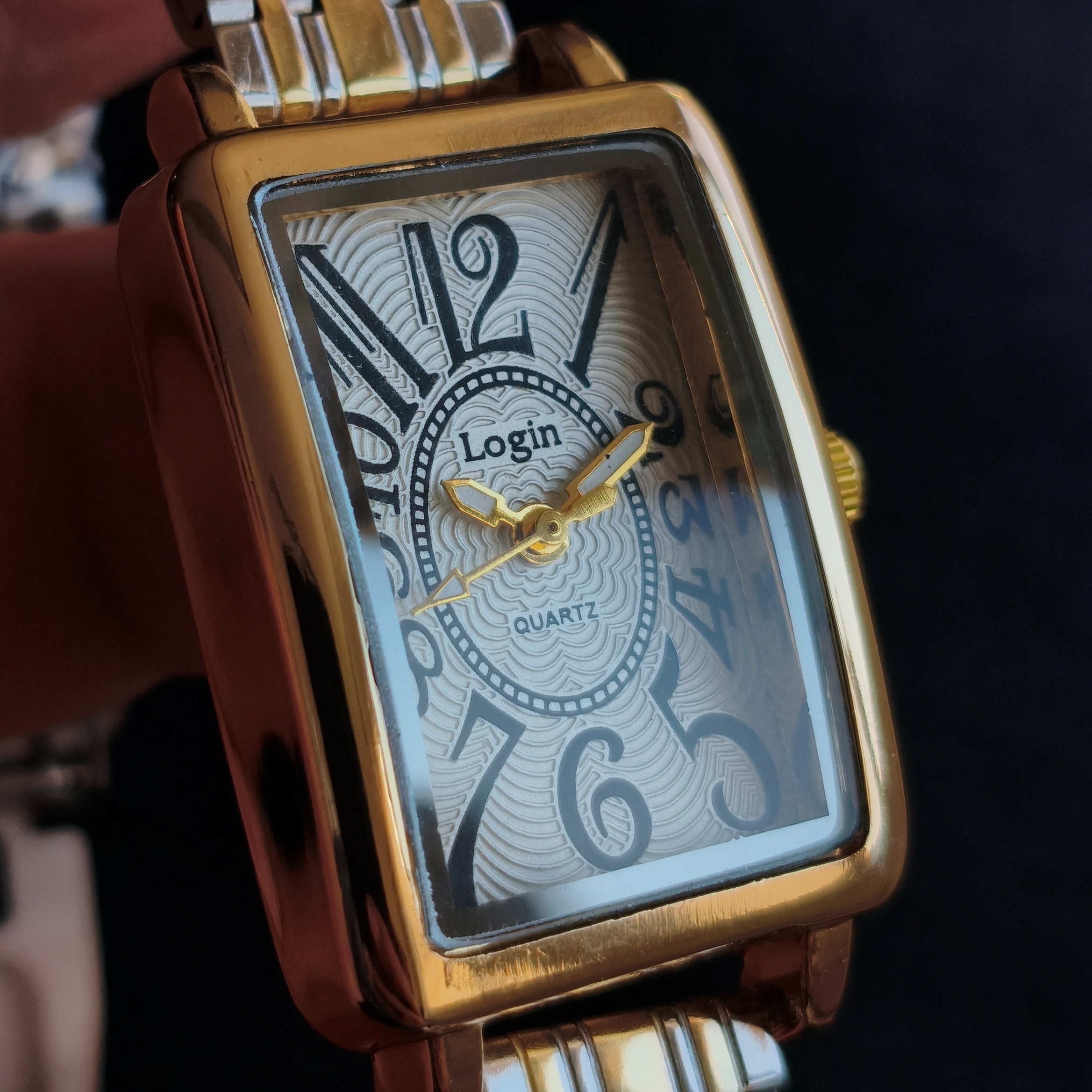 LOGIN LG433  Art Deco Golden Timepiece