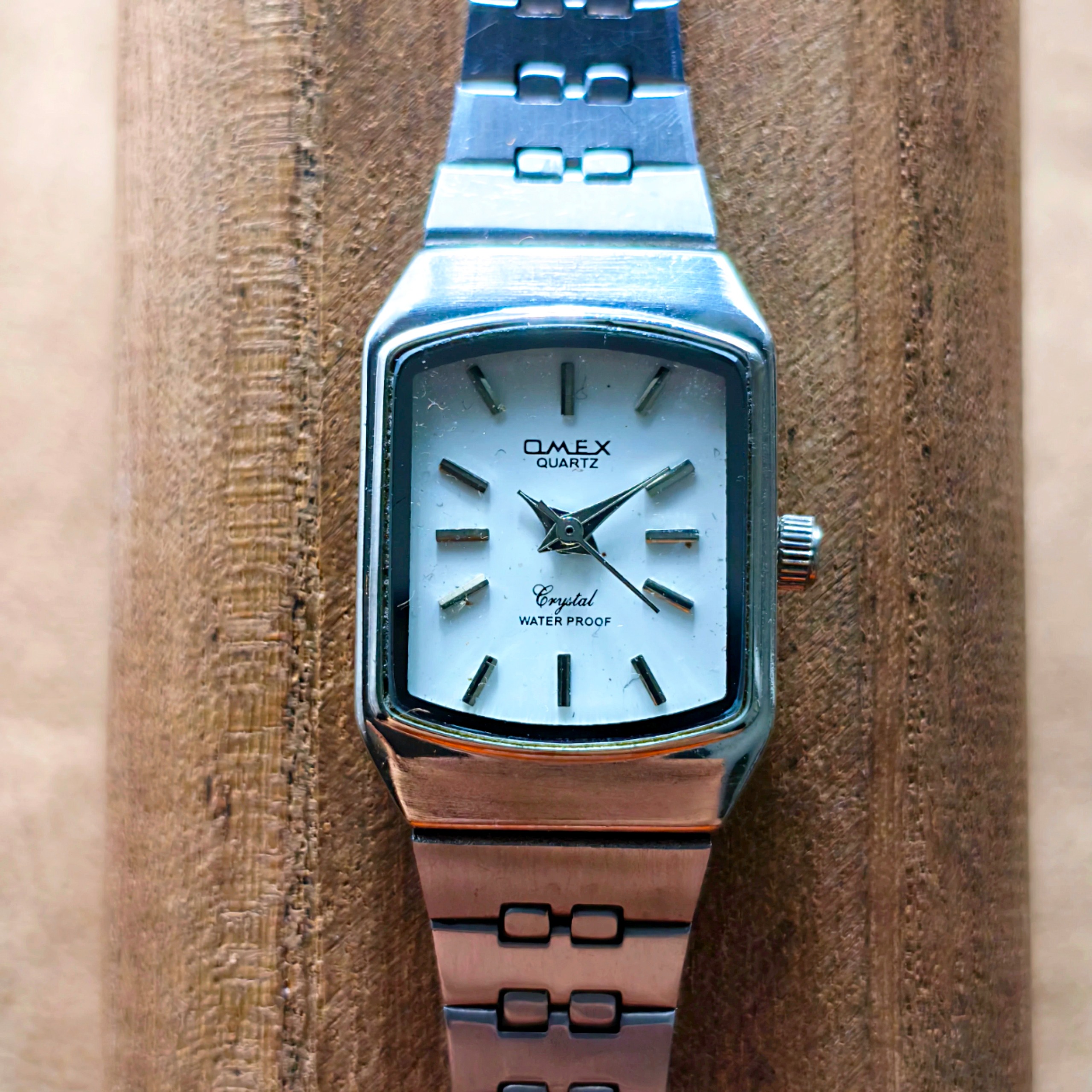 ساعت OMAX مستطیلی سفید اصل کمیاب