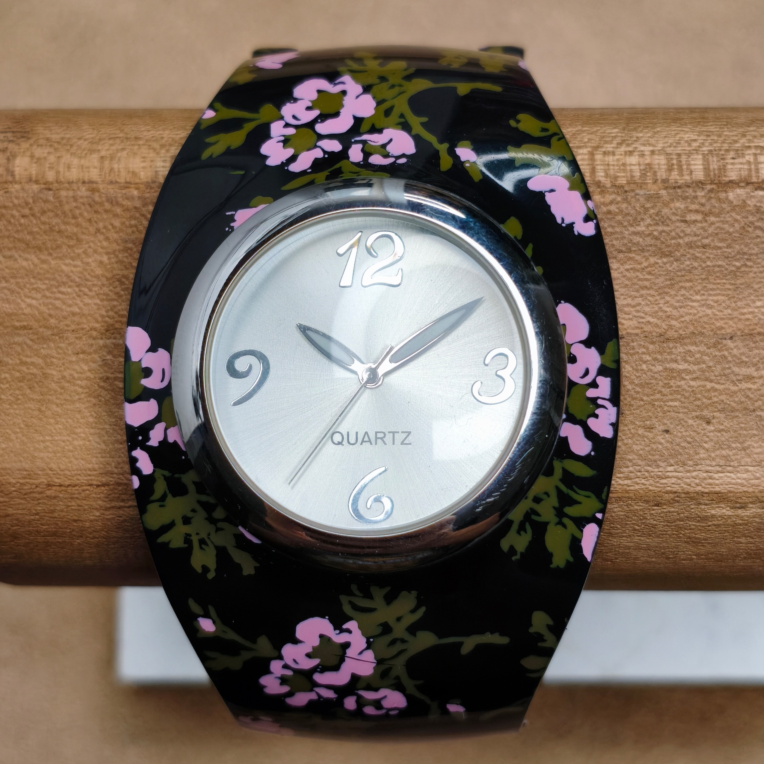 ساعت زیبای کلیپسی سایز مچ بزرگ دخترانه