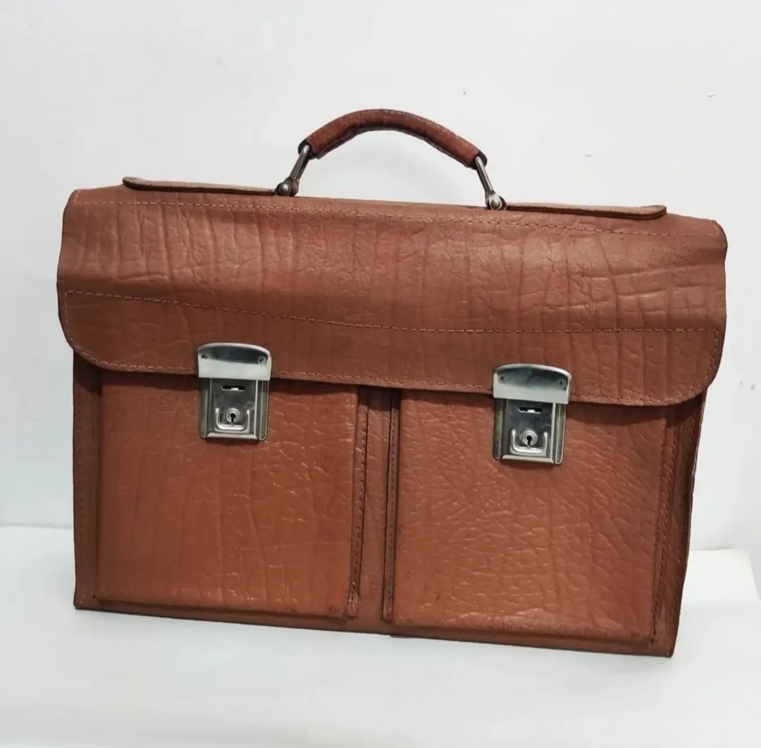 کیف چرمی قدیمی زیبا