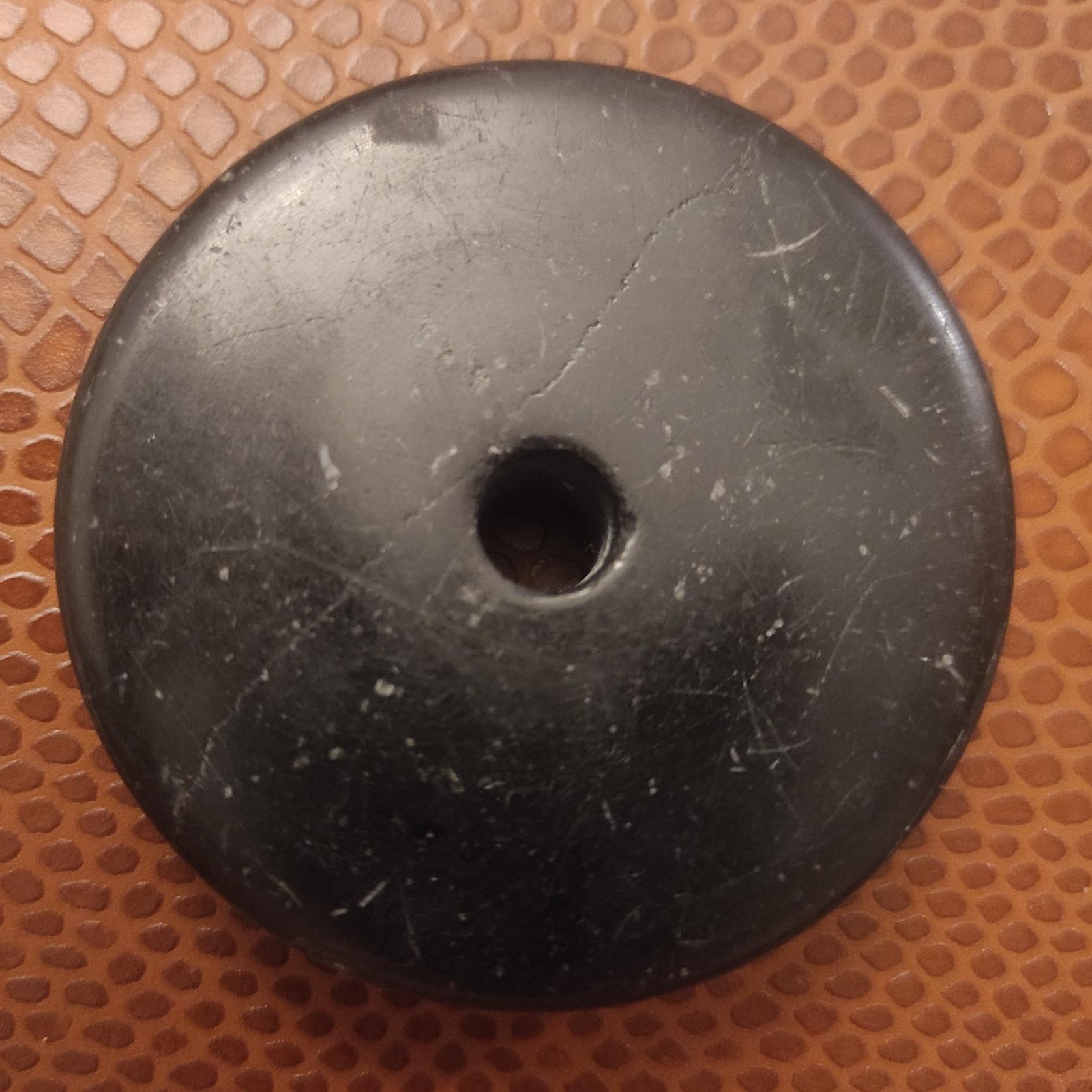 سنگ عقیق سیاه قدیمی وقدمت دار