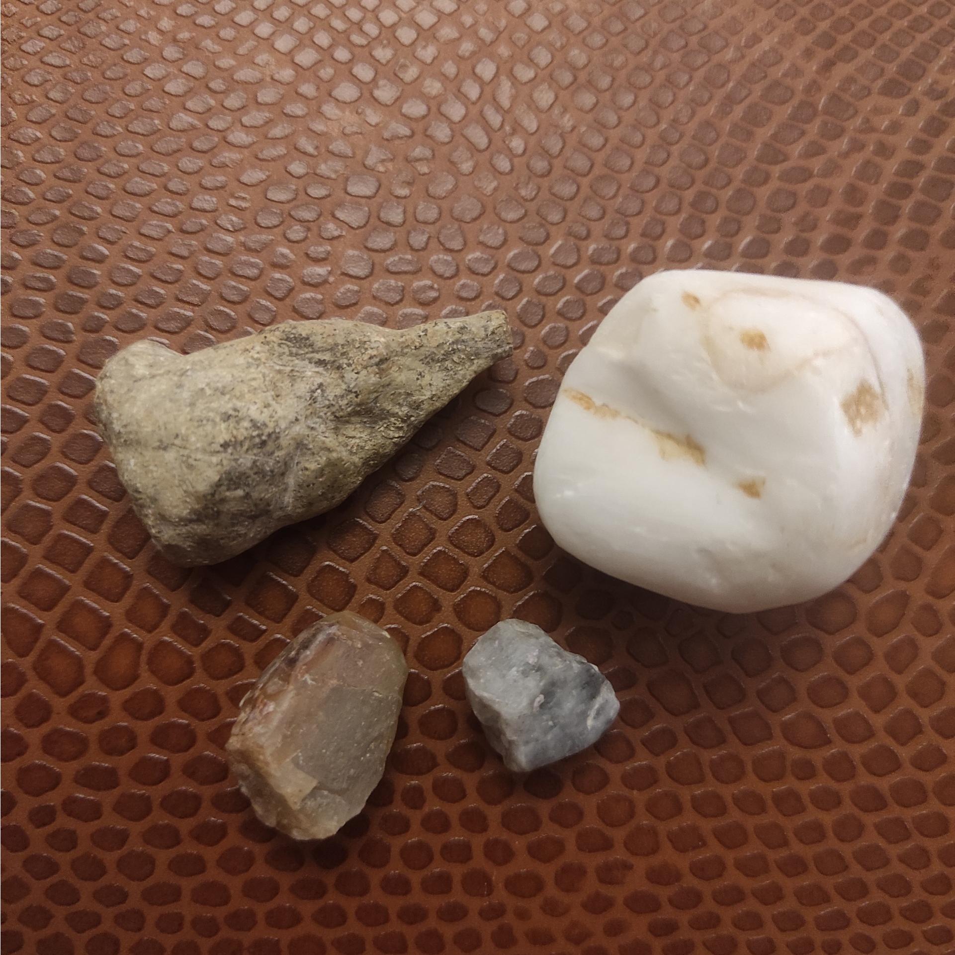 5عدد سنگ خاص وقدمت دار