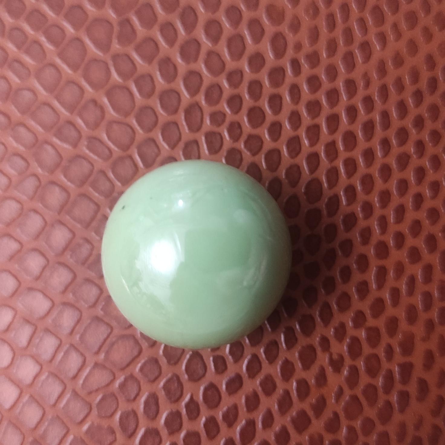 گوی سنگی سبز رنگ