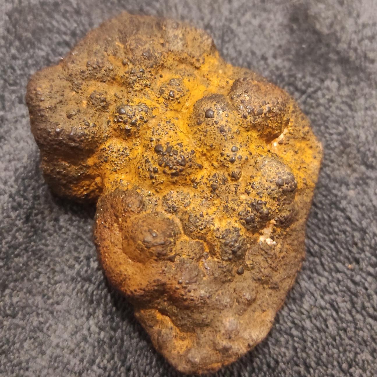 یک سنگ خاص شبیه شهاب