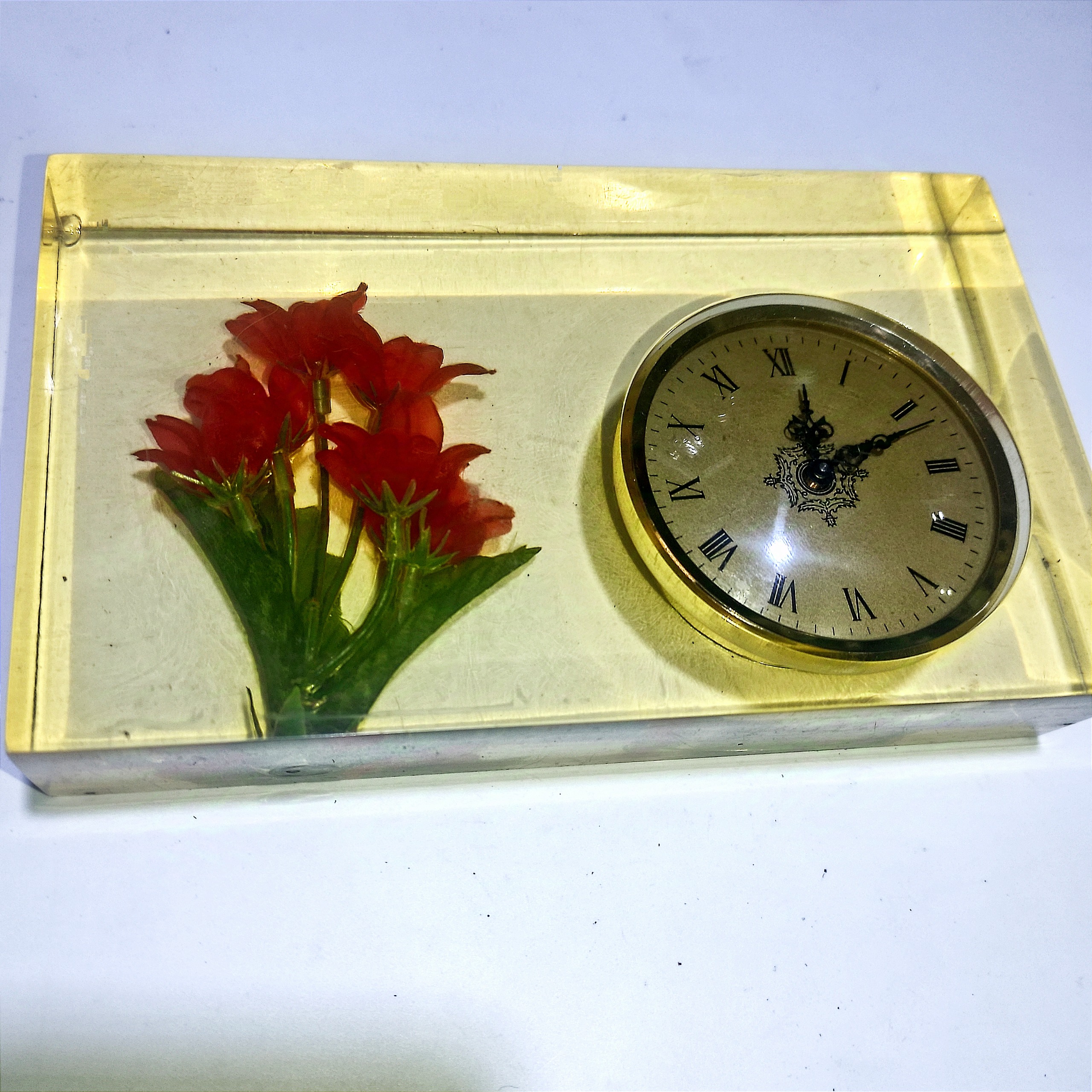 ساعت رومیزی تمام رزین